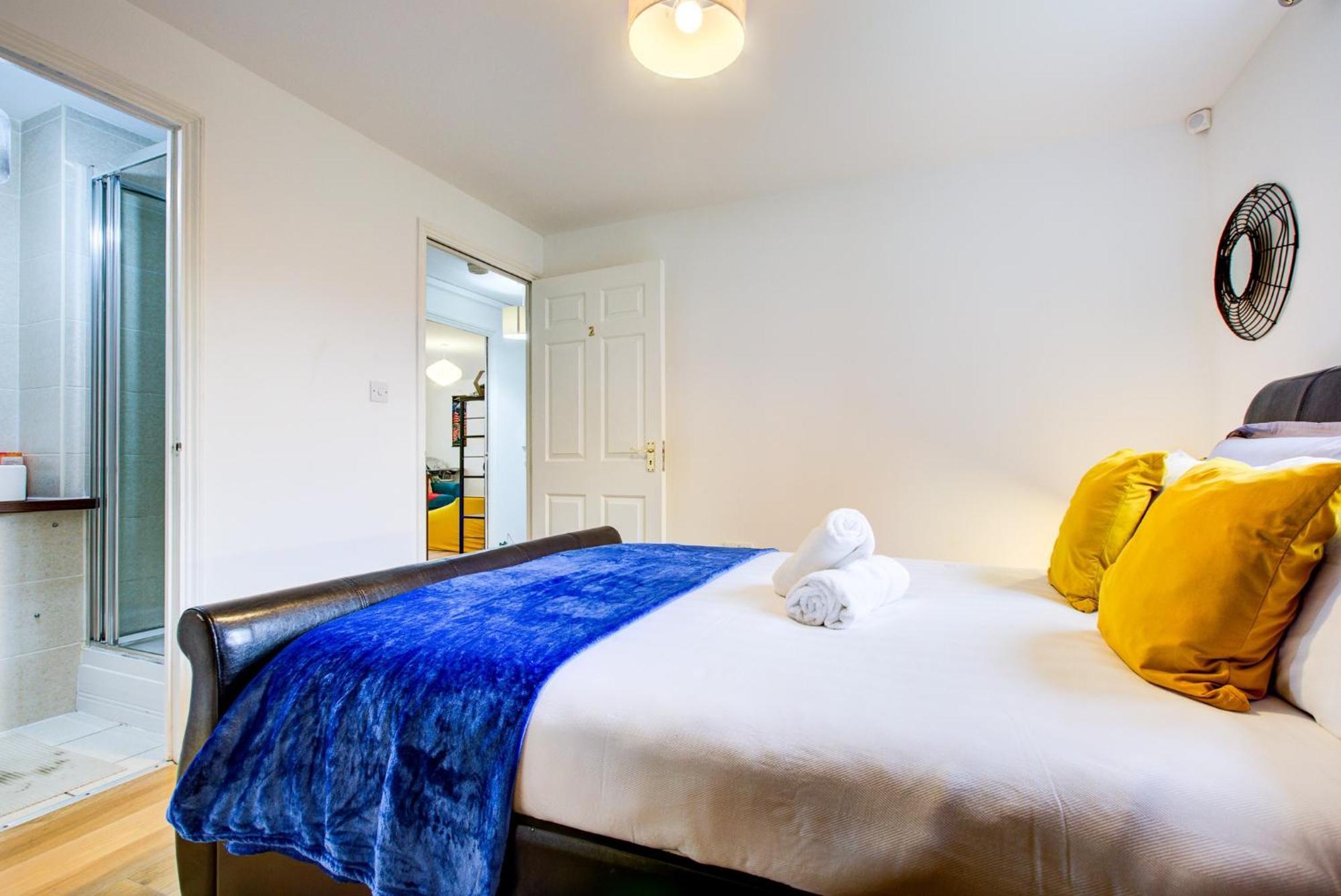 Spacious 2-bed Family With Pets Welcome Lägenhet London