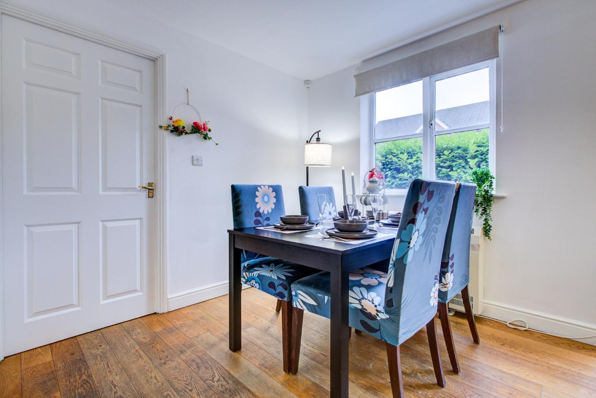 Lägenhet Spacious 2-bed Family With Pets Welcome London