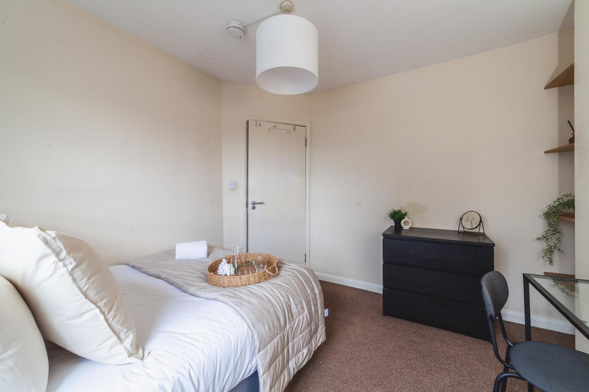 1 Double Available In Lovely Acton Duplex - 5 Minutes From Elizabeth Line & Close To Heathrow Londen