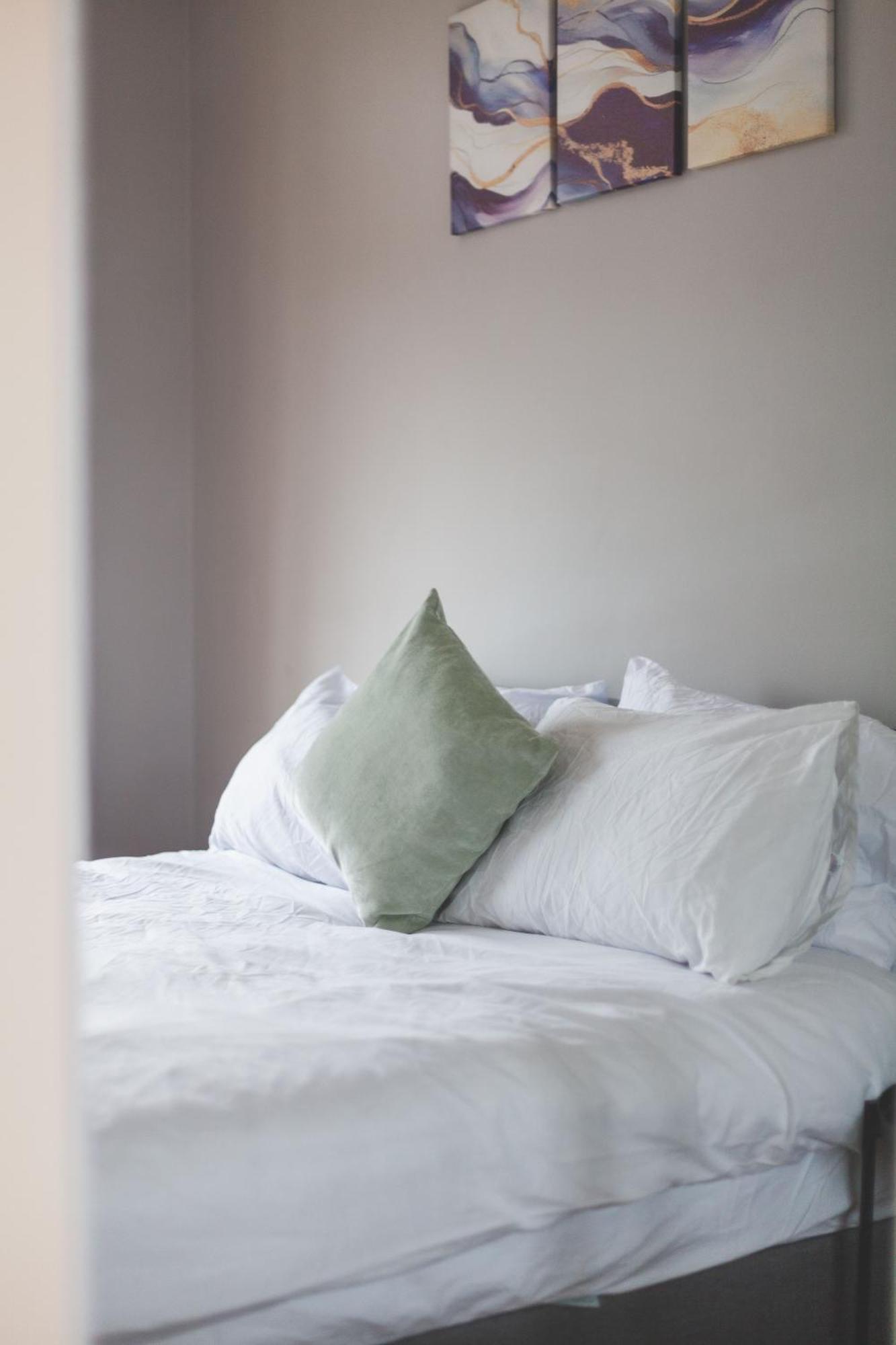 Relax And Unwind, King Beds Near Camden Town Leilighet London