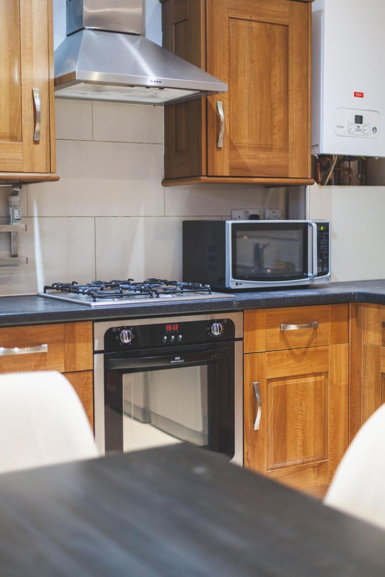 Relax And Unwind, King Beds Near Camden Town Leilighet London