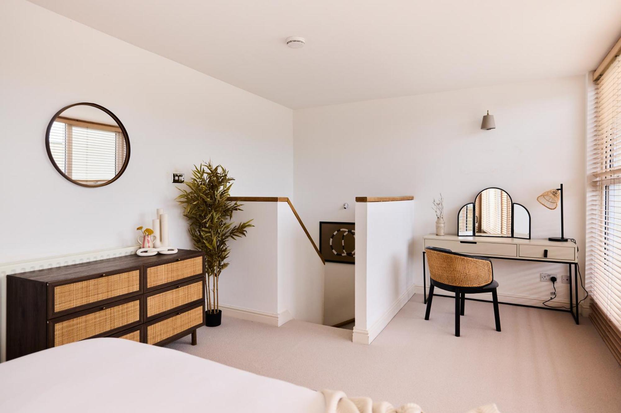 The Wray Crescent Hideout - Stylish 4bdr With Parking London