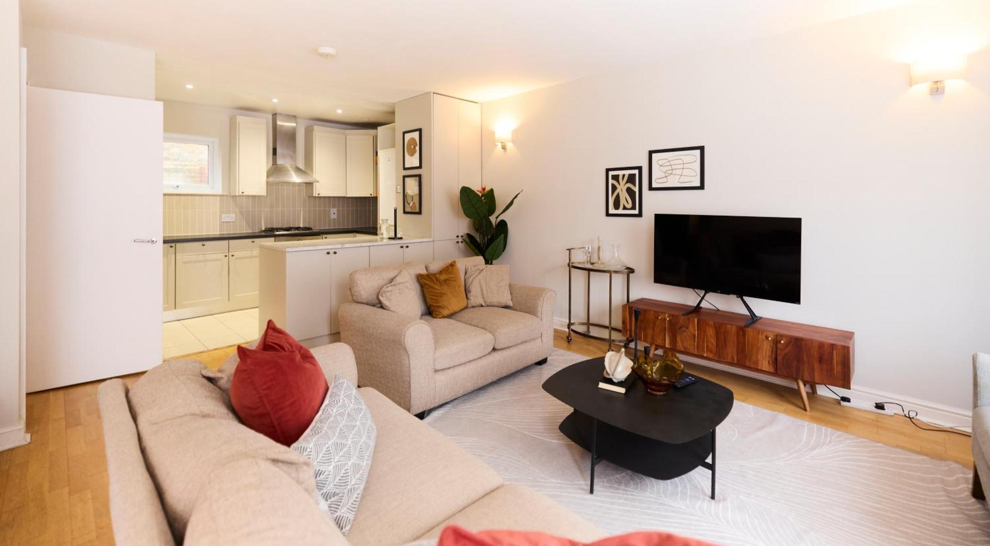 The Wray Crescent Hideout - Stylish 4bdr With Parking