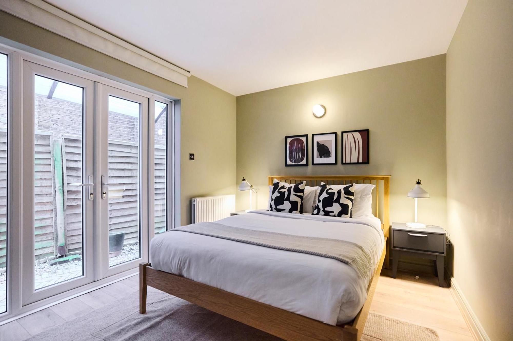 Apartment The Wray Crescent Hideout - Stylish 4bdr With Parking