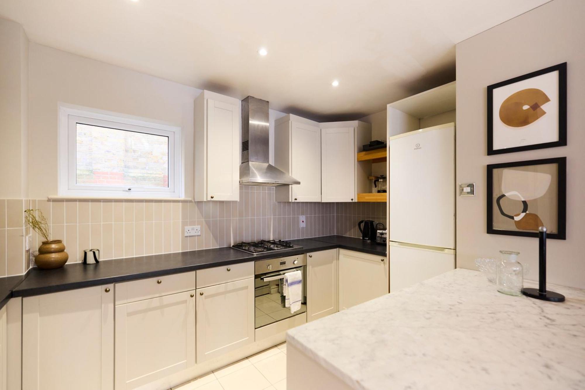 Apartment The Wray Crescent Hideout - Stylish 4bdr With Parking London