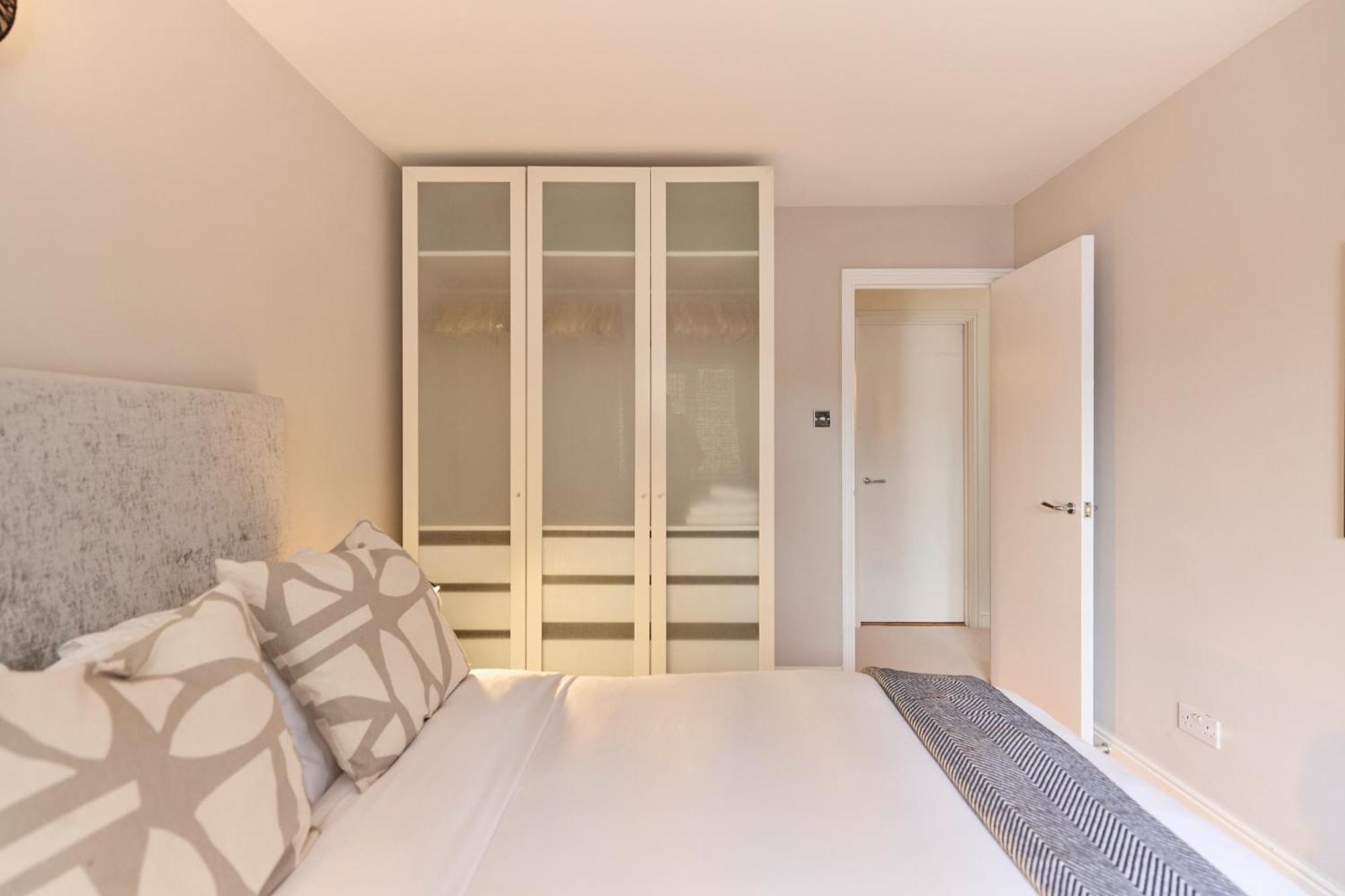 Apartment The Wray Crescent Hideout - Stylish 4bdr With Parking London