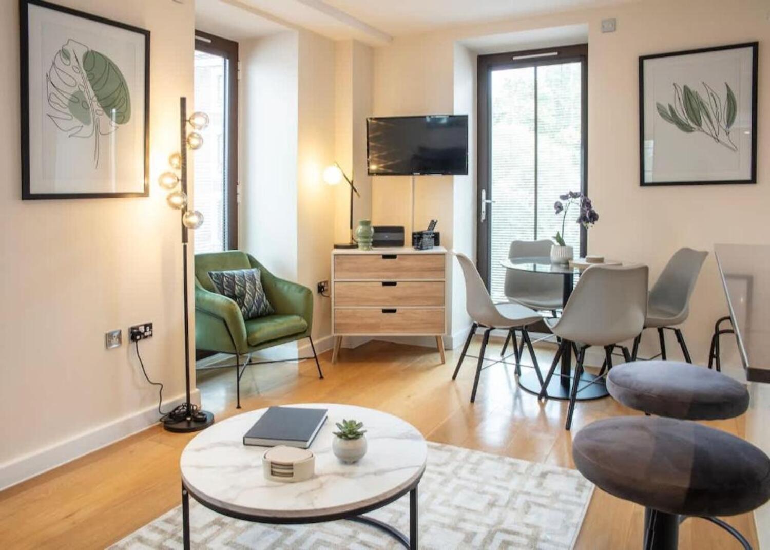 Westminster 2 Bed 2 Bath Leilighet