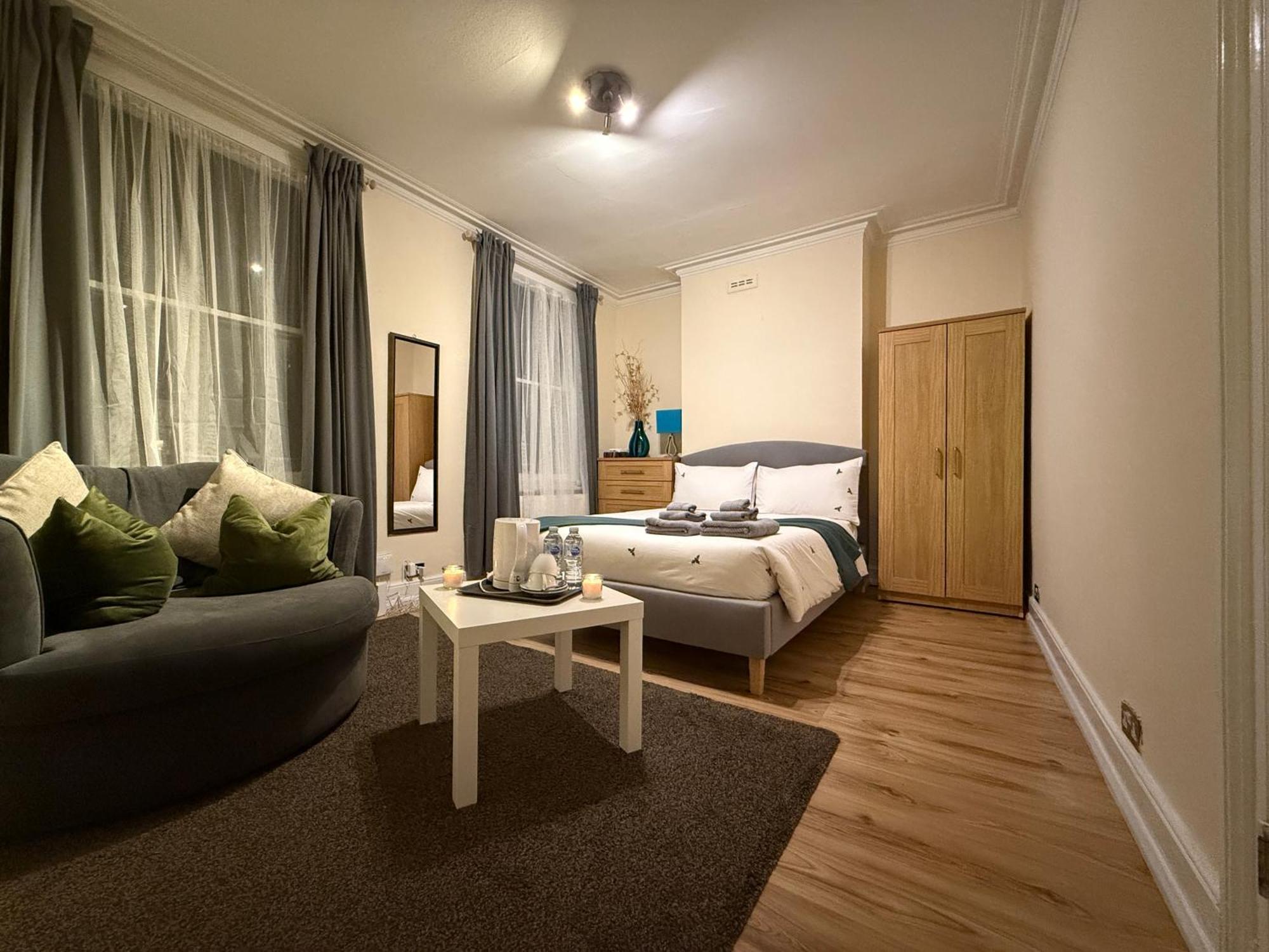 Good Size And Cheap Double In Hammersmith Guest house London