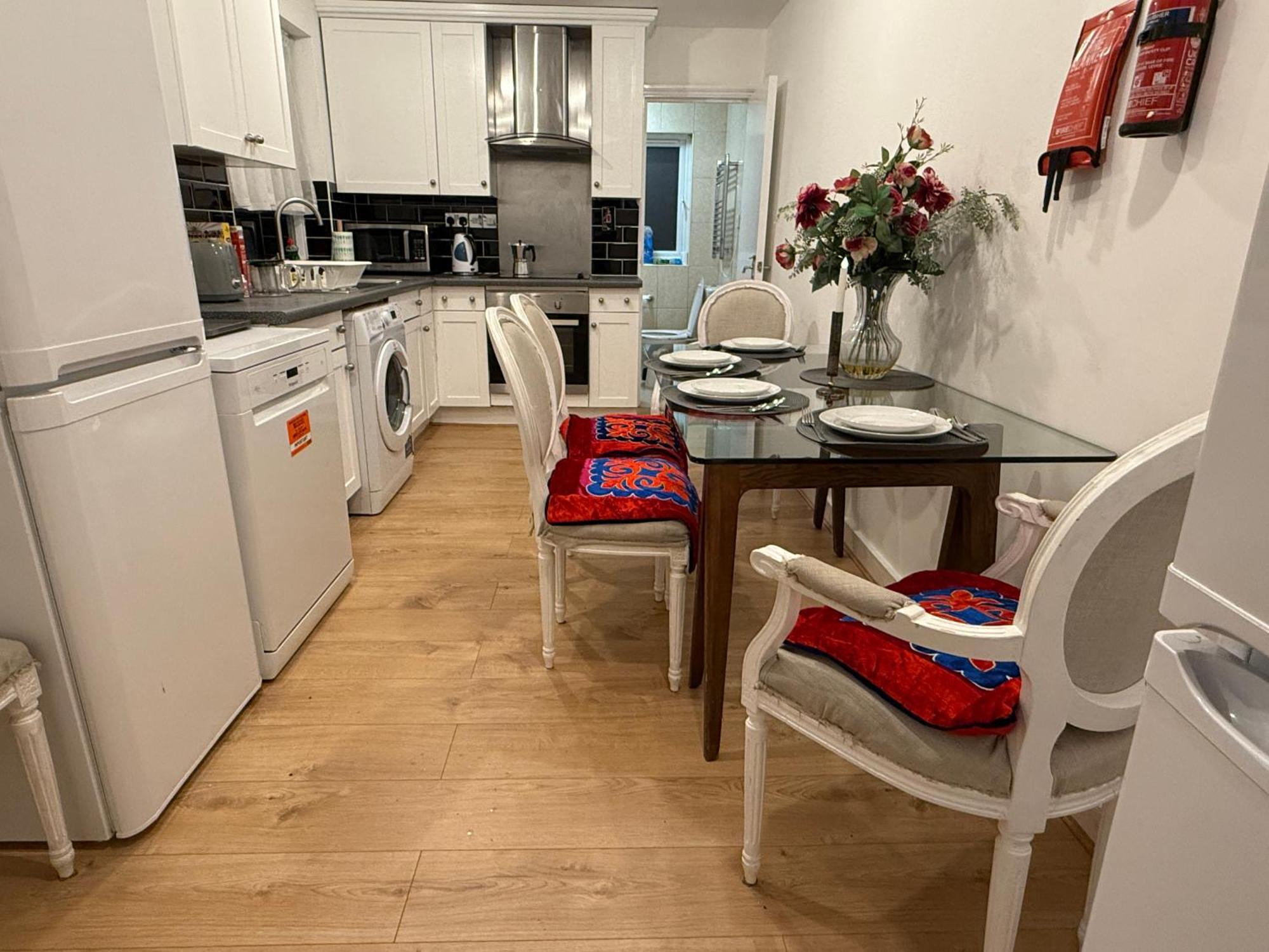 Guest house Good Size And Cheap Double In Hammersmith London
