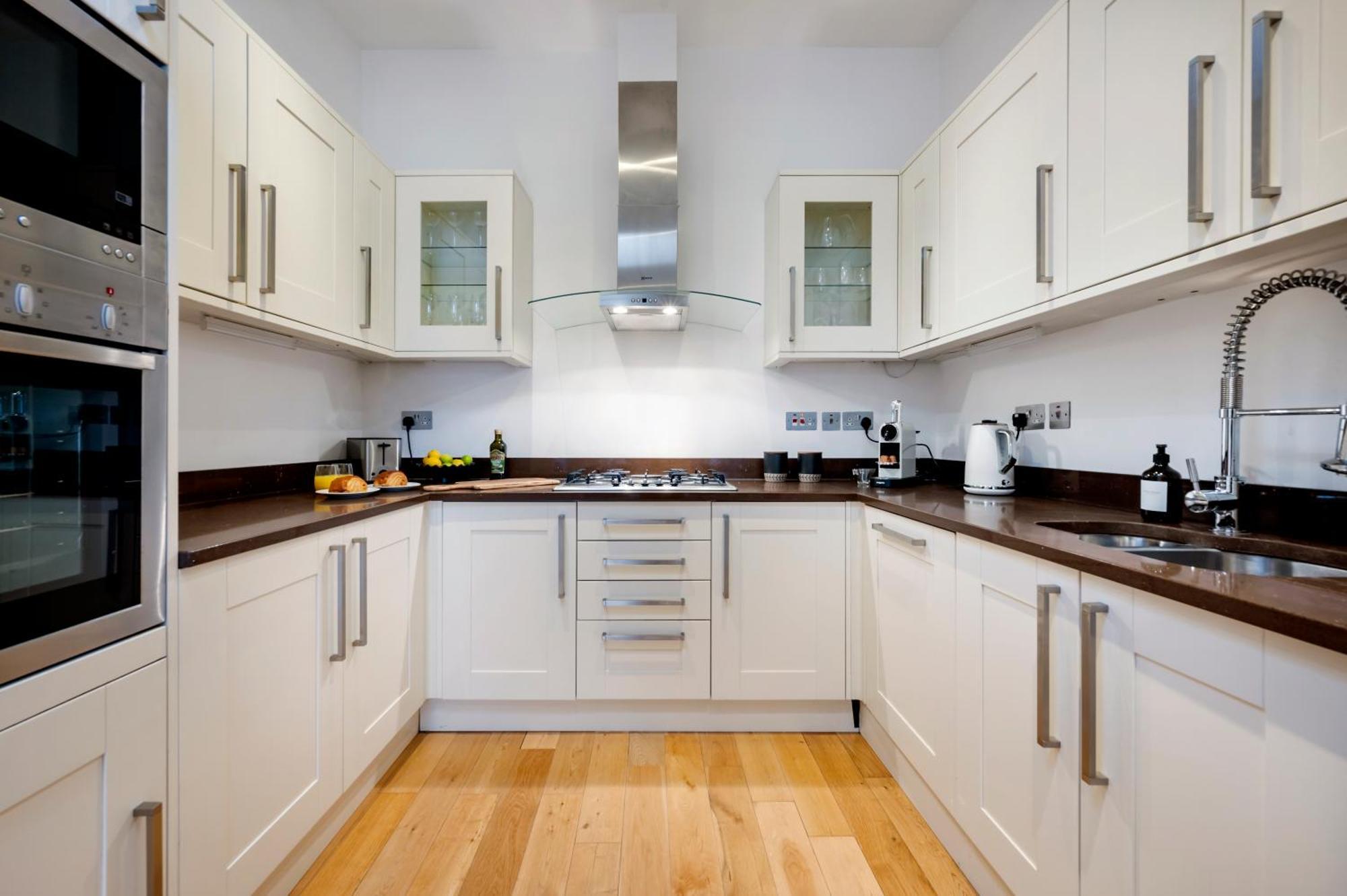 Lägenhet 2 Bedr, 3 Beds, 2 Bath Covent Garden 3-min Subway