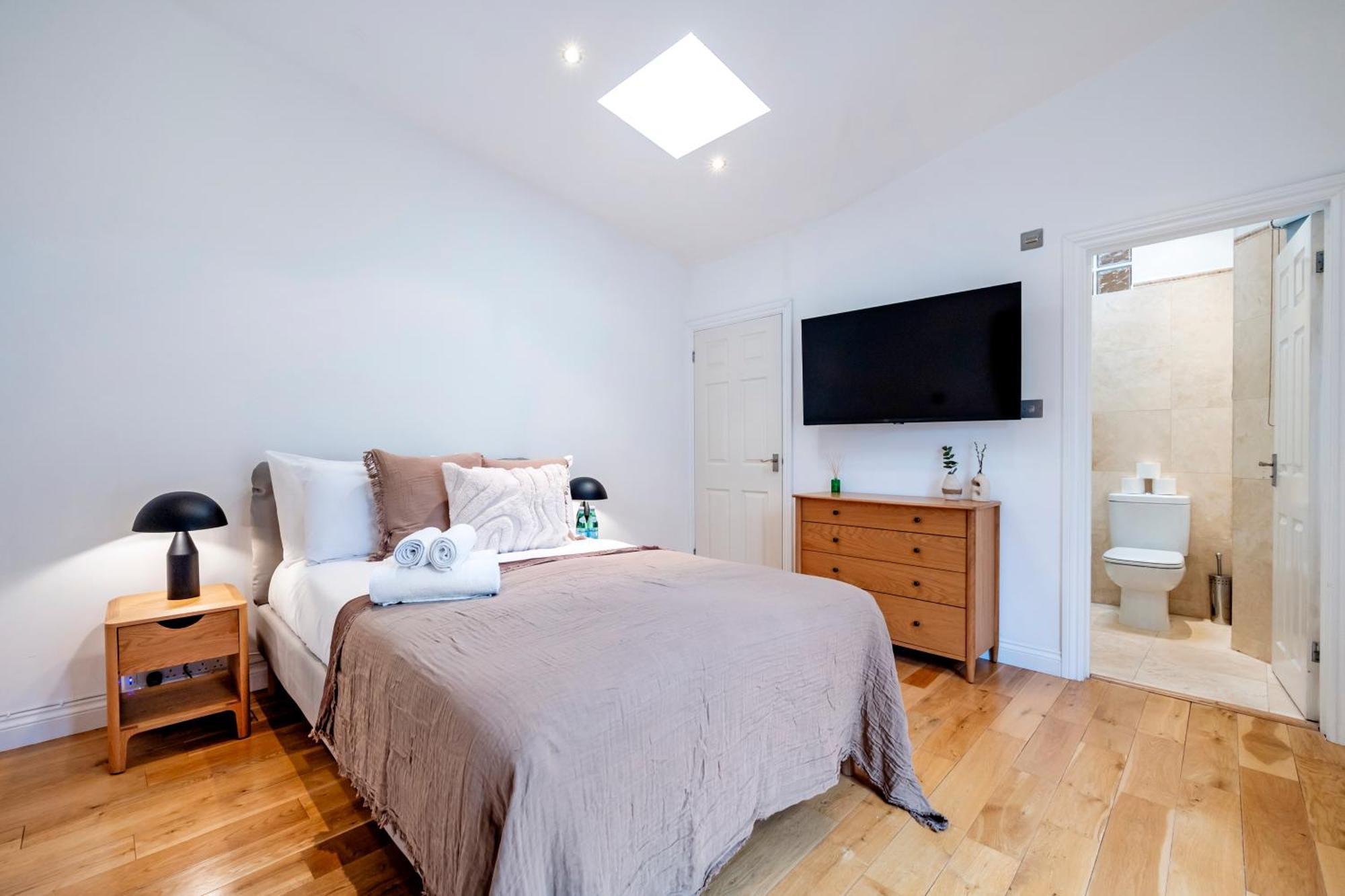 Lägenhet 2 Bedr, 3 Beds, 2 Bath Covent Garden 3-min Subway *
