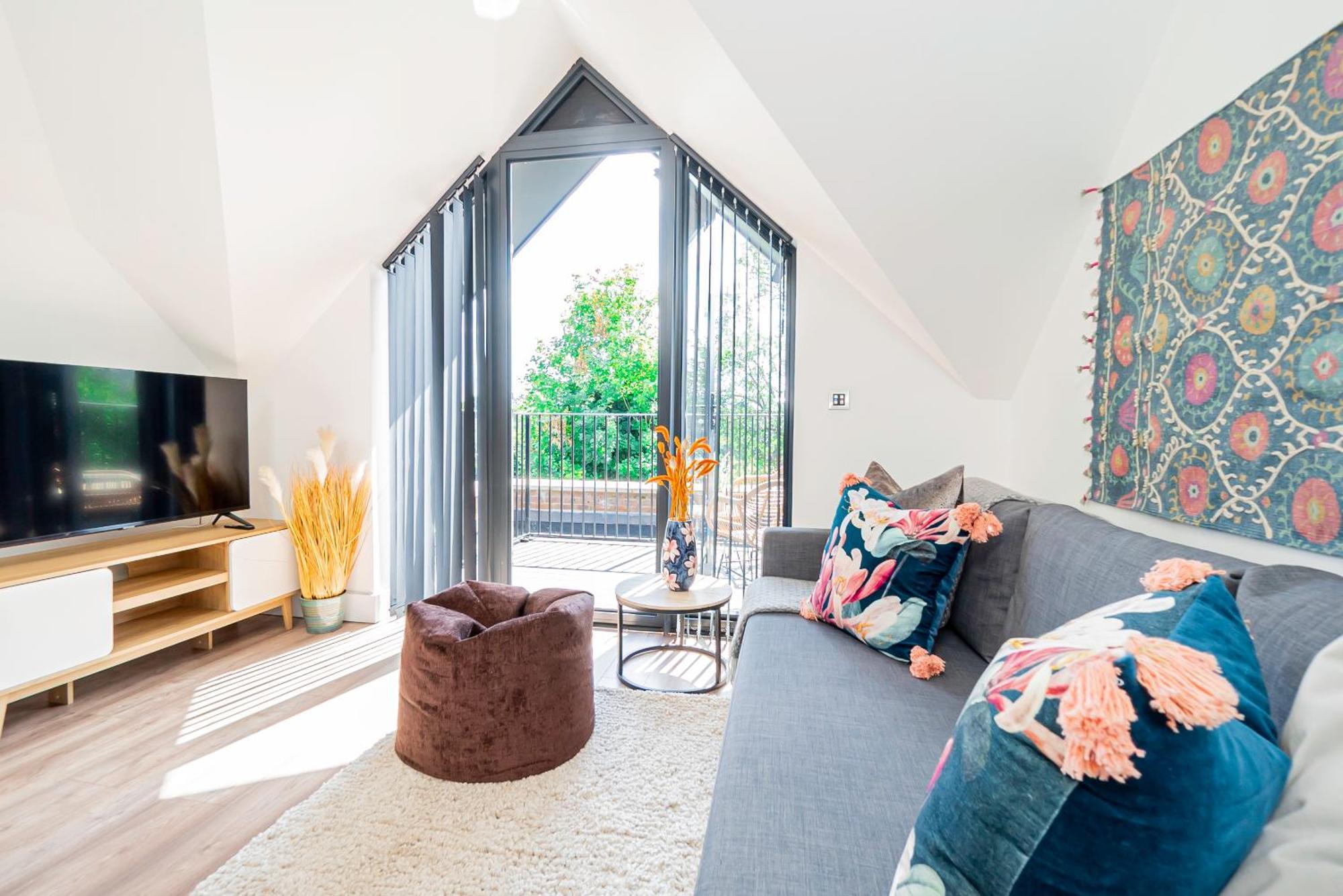 Lägenhet Superb Floor 1-bedroom Flat With Charming Two Balconies *