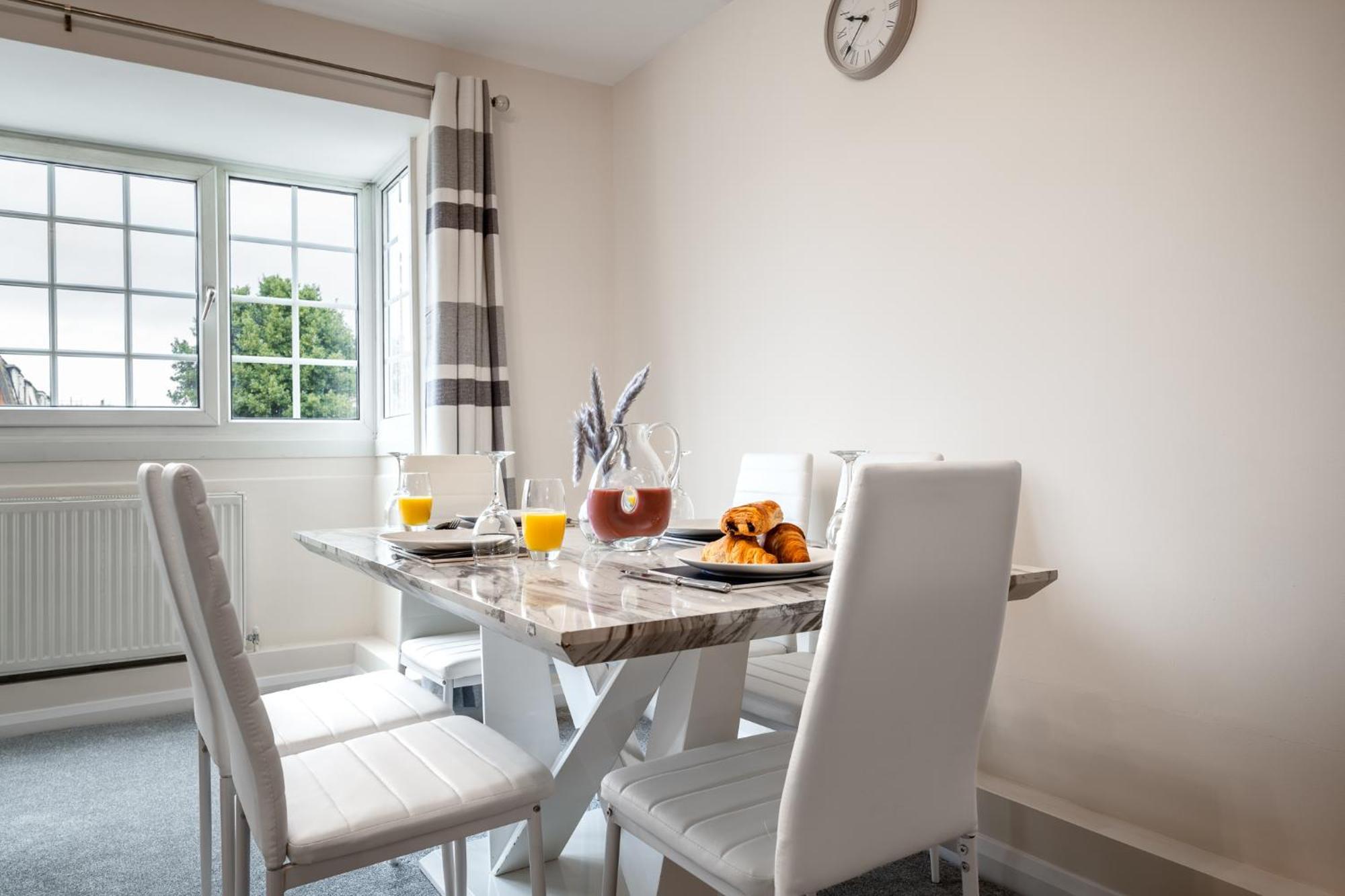 Hébergement de vacances Wilkinsons Home-free Parking, Perfect For Contractors & Weekend Getaways, Near Airport & Excel Londres