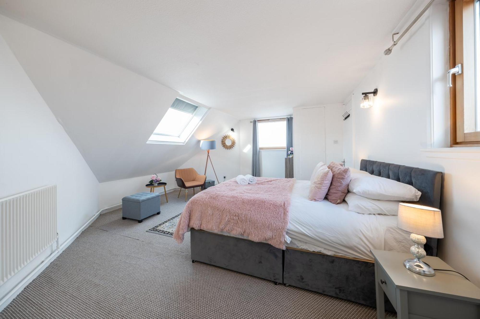 3 Bed Luxury In Chelsea, 2 King Size Bed, 1 Double Bed, Ideal For Families Lägenhet