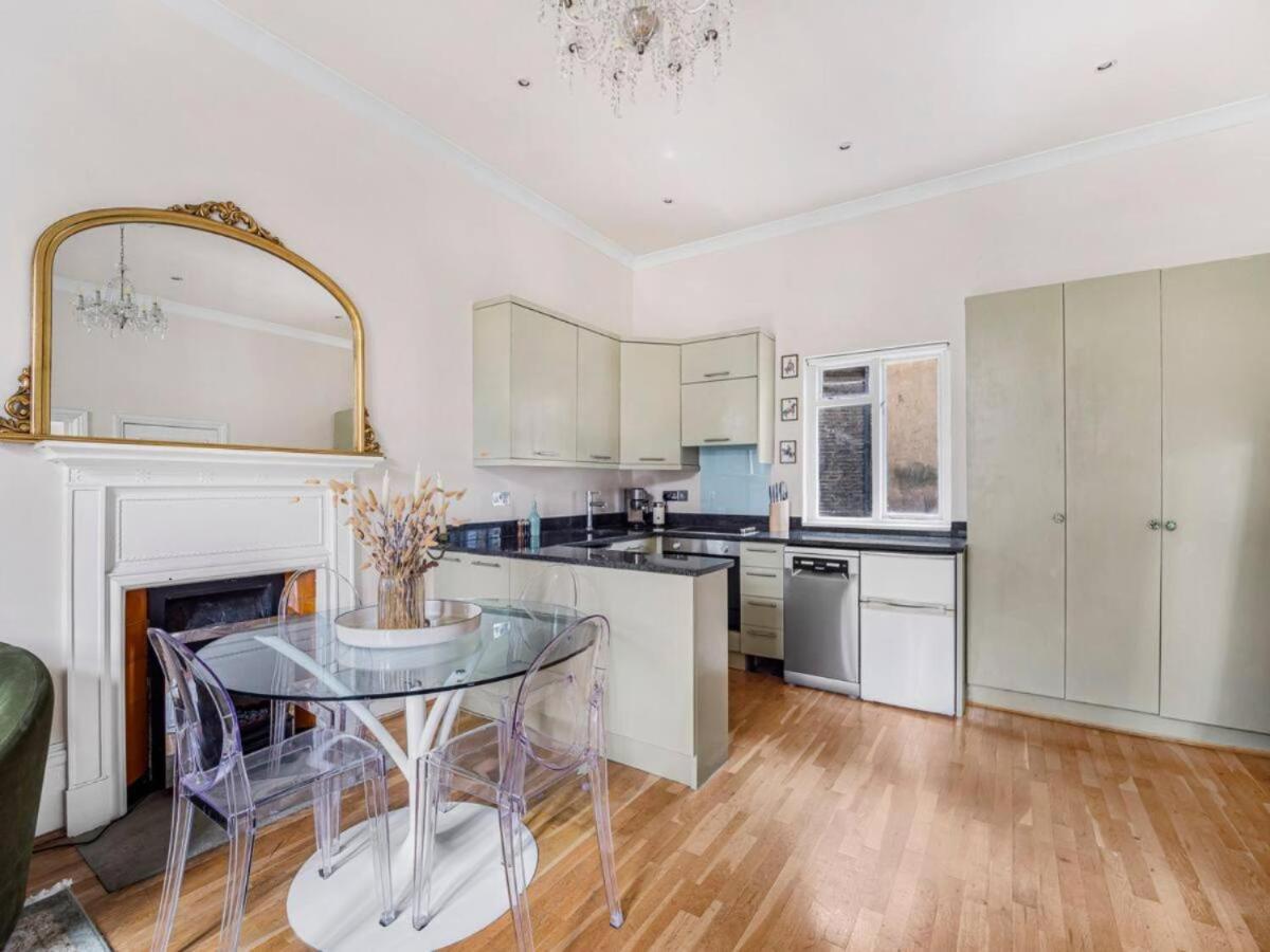Chic & Cosy Flat With Terrace, 5-min Walk To Pimlico Tube, Pet-friendly Londen