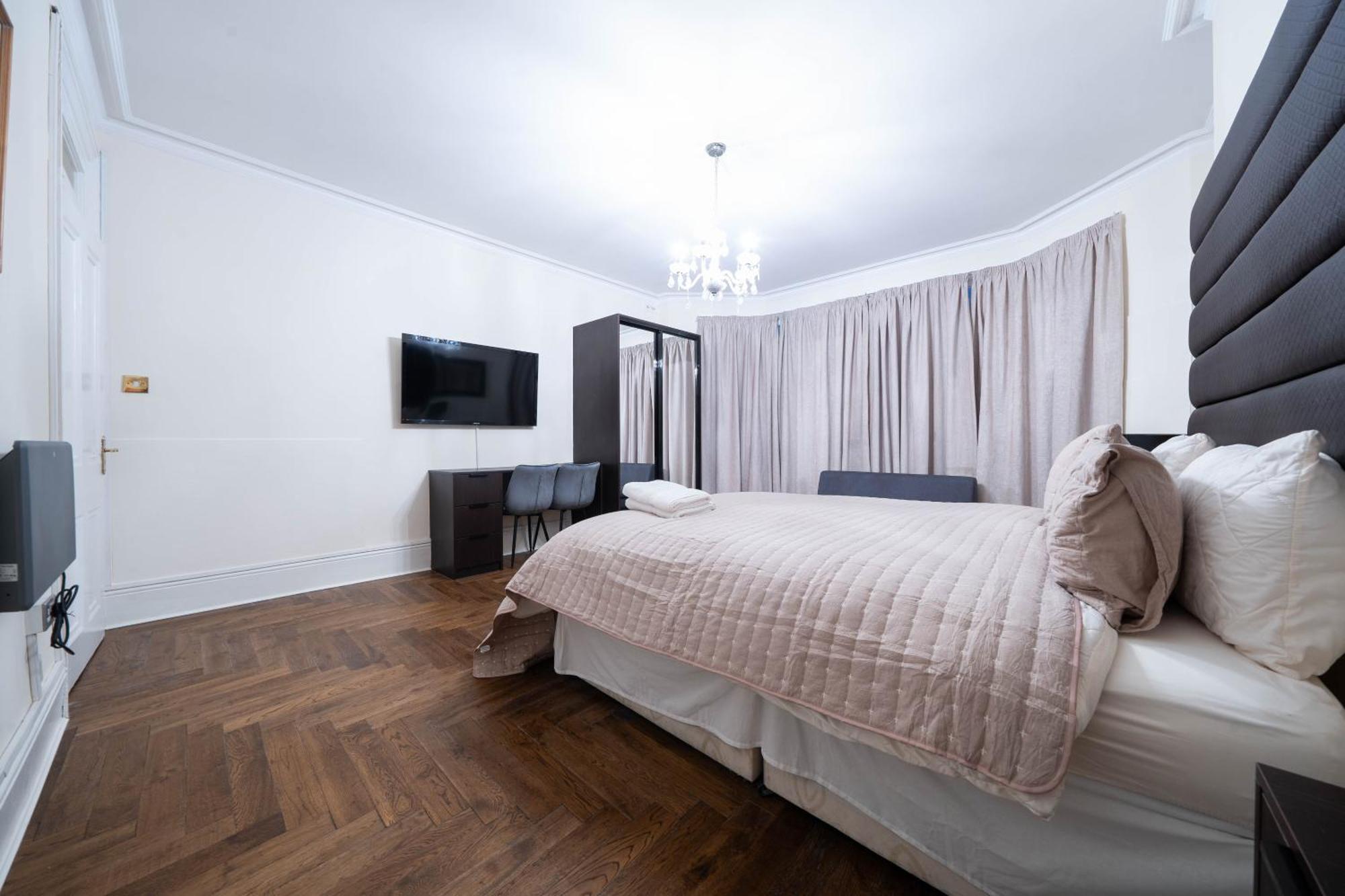 Hyde Park Serviced * London