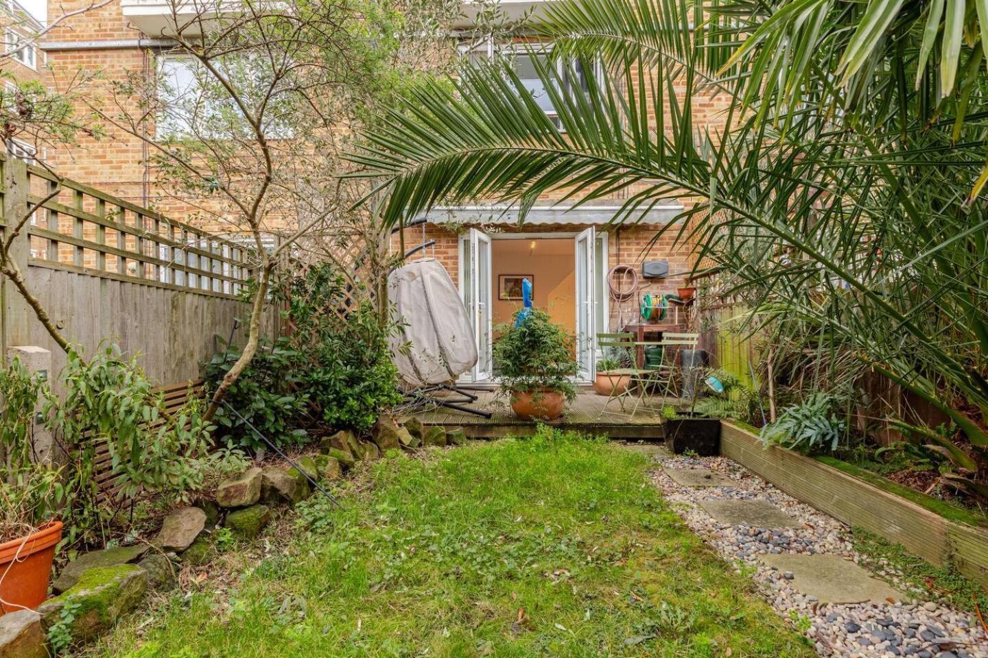 Charming 2-bed Garden Flat Londra