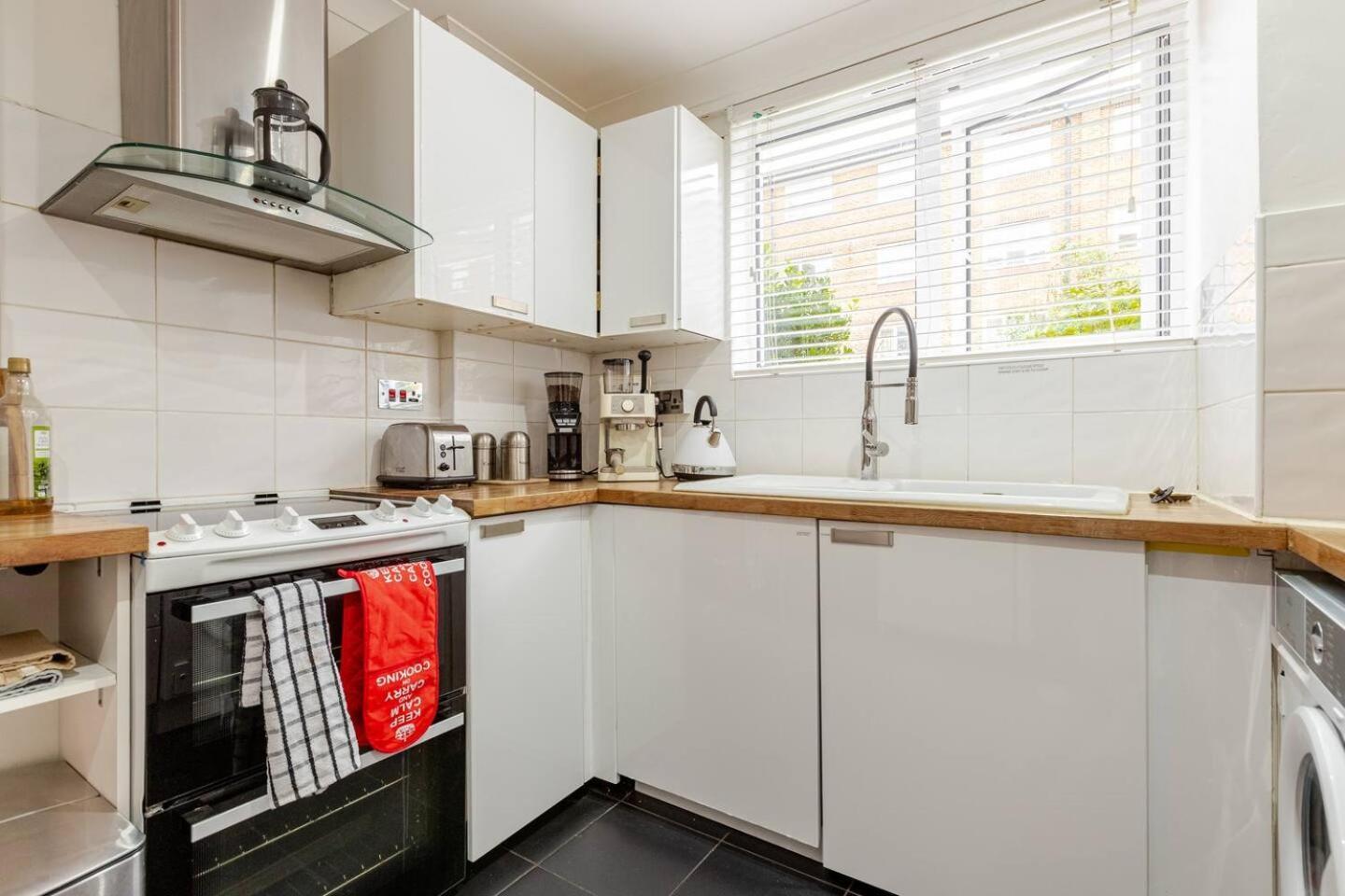 Charming 2-bed Garden Flat * Londra