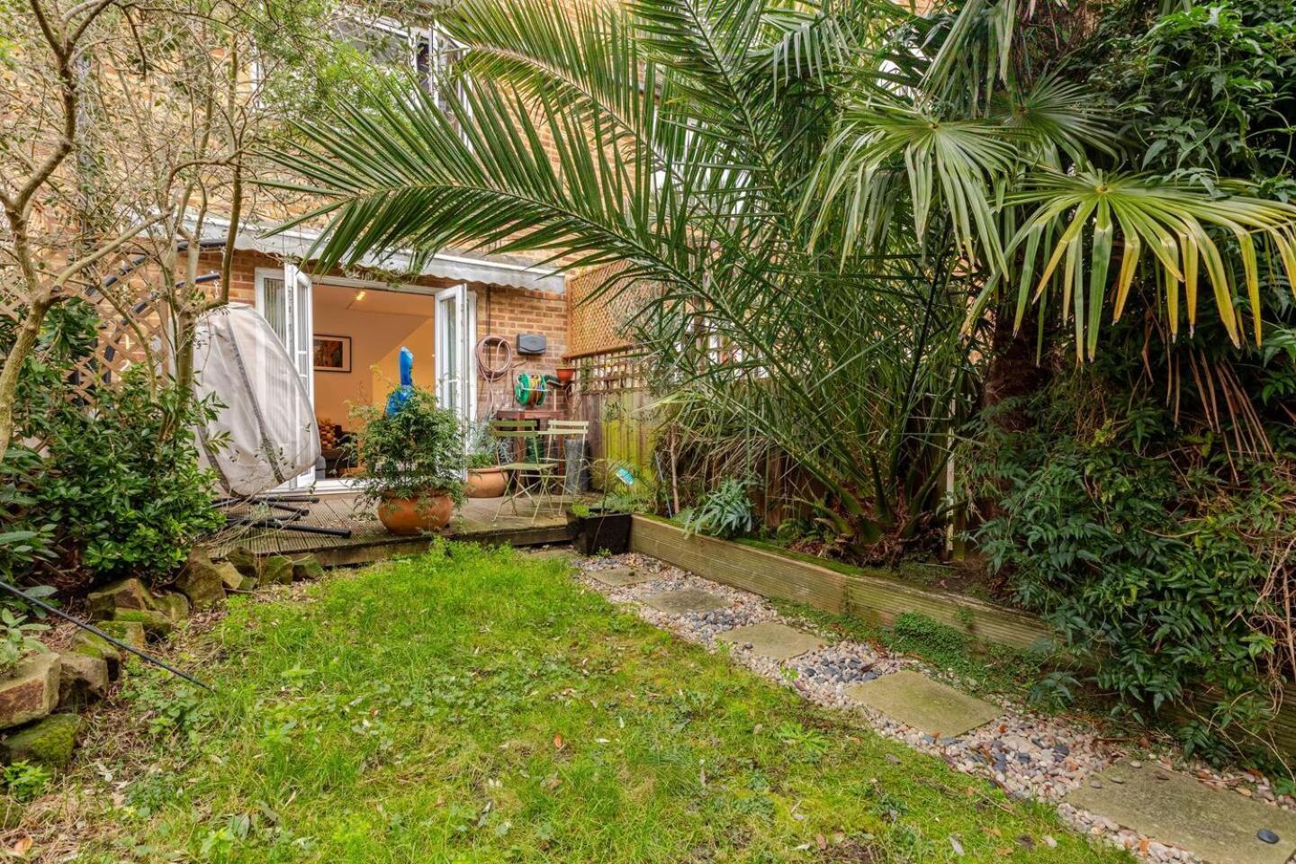 Charming 2-bed Garden Flat Appartamento