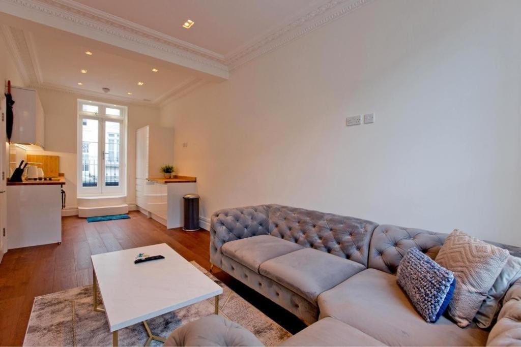 Charming Beau 2-bed Haven Near Harrods Apartment London