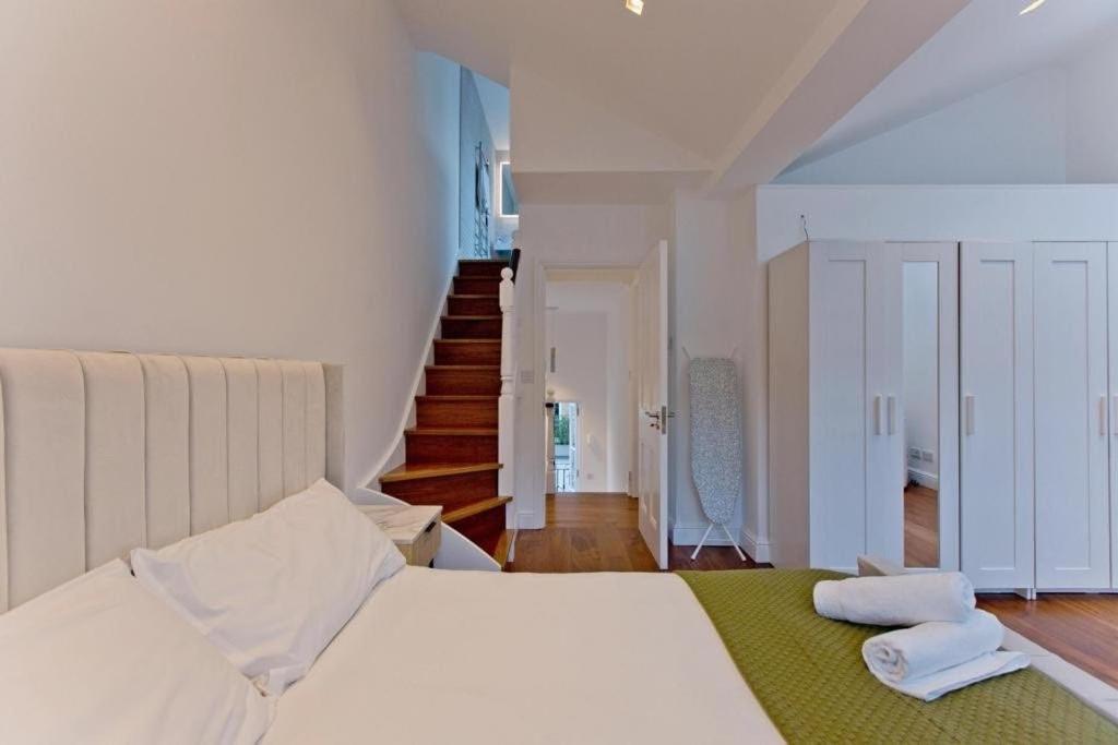 Charming Beau 2-bed Haven Near Harrods * London