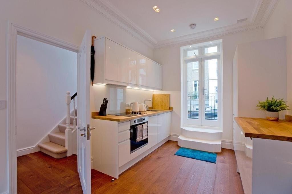 Charming Beau 2-bed Haven Near Harrods London