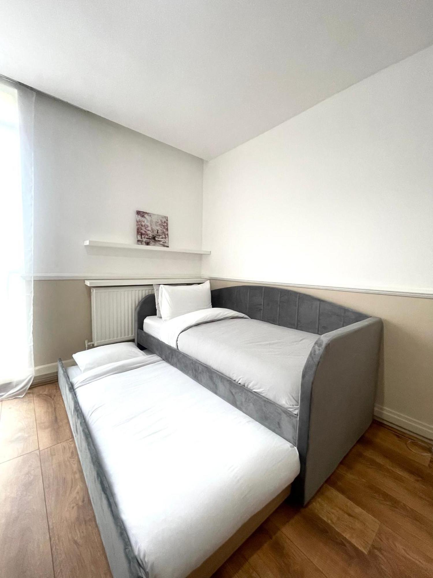 Hyde Park Place *