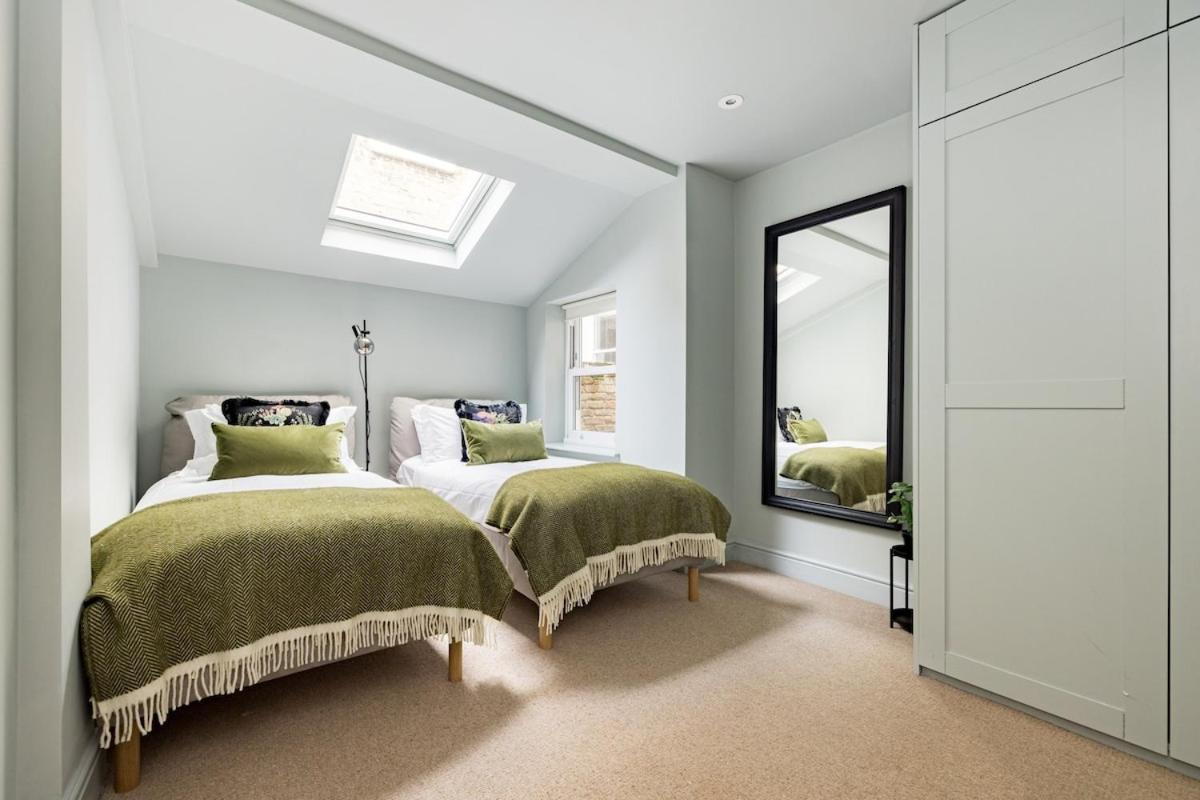 Holiday home Bright, Spotless Fulham With Private Garden London