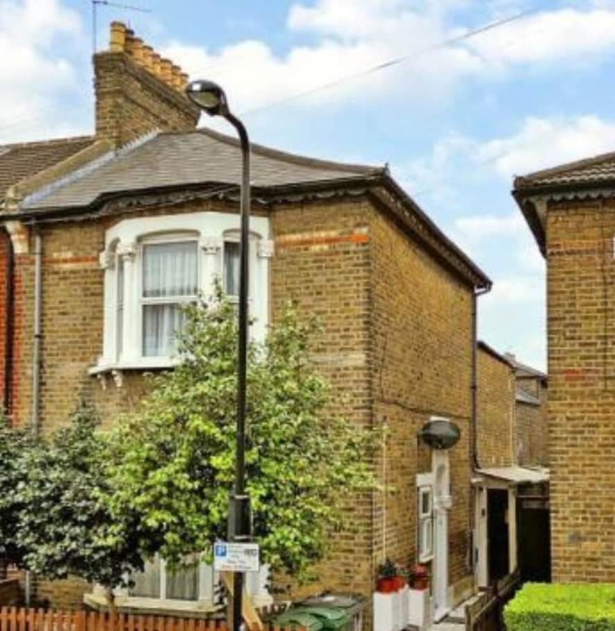 First Floor 1 Bed With Lounge And Kitchen Londra