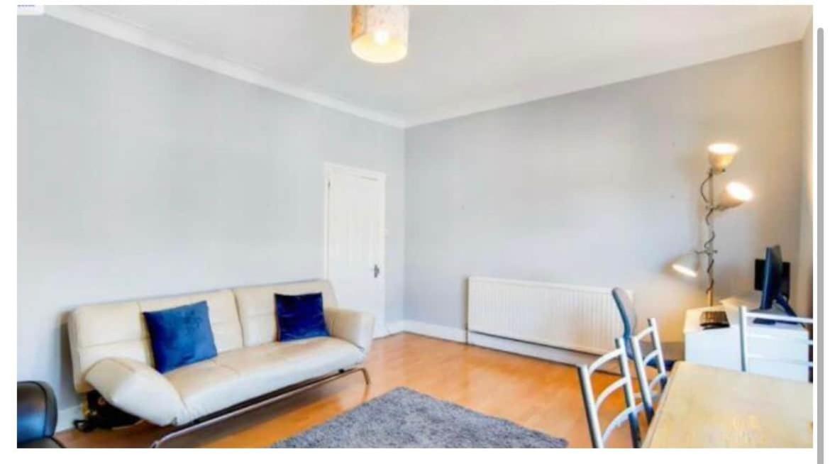 Appartamento First Floor 1 Bed With Lounge And Kitchen *