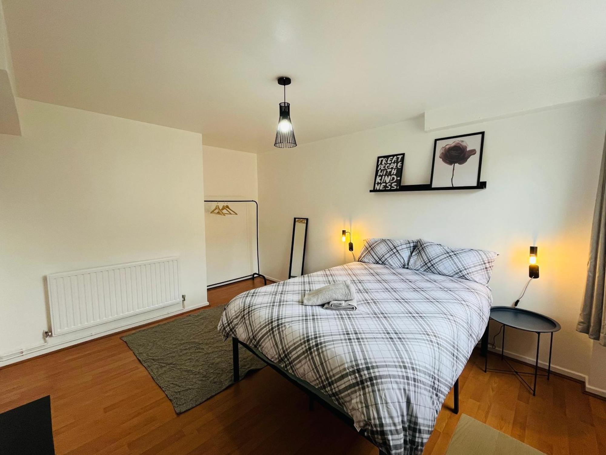 Rum i privatbostad 2 - Private Double In 4 Bed Flat *