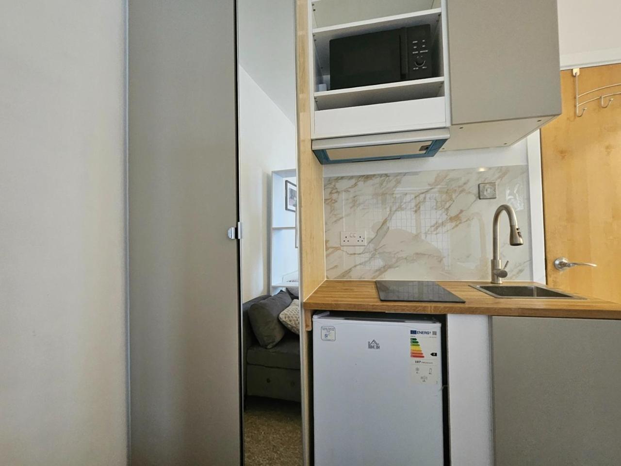 New Refurbished Flat - Canary Wharf * Londra