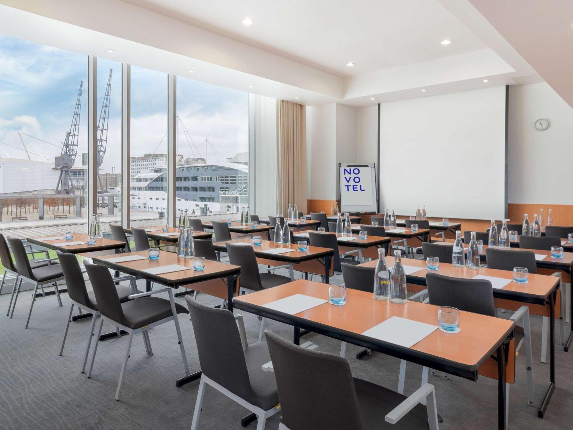 Novotel Excel Hotel 4*