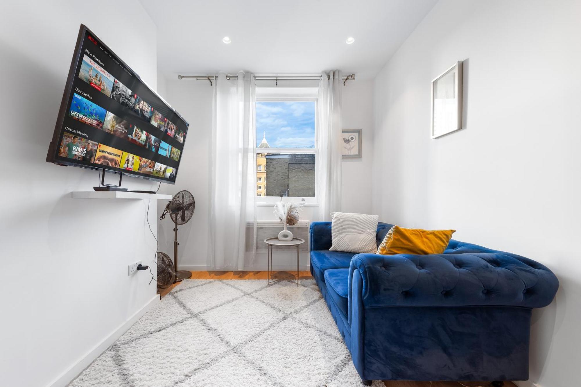 Modern Luxury Next To Aldgate East Station And Tower Of * Londra
