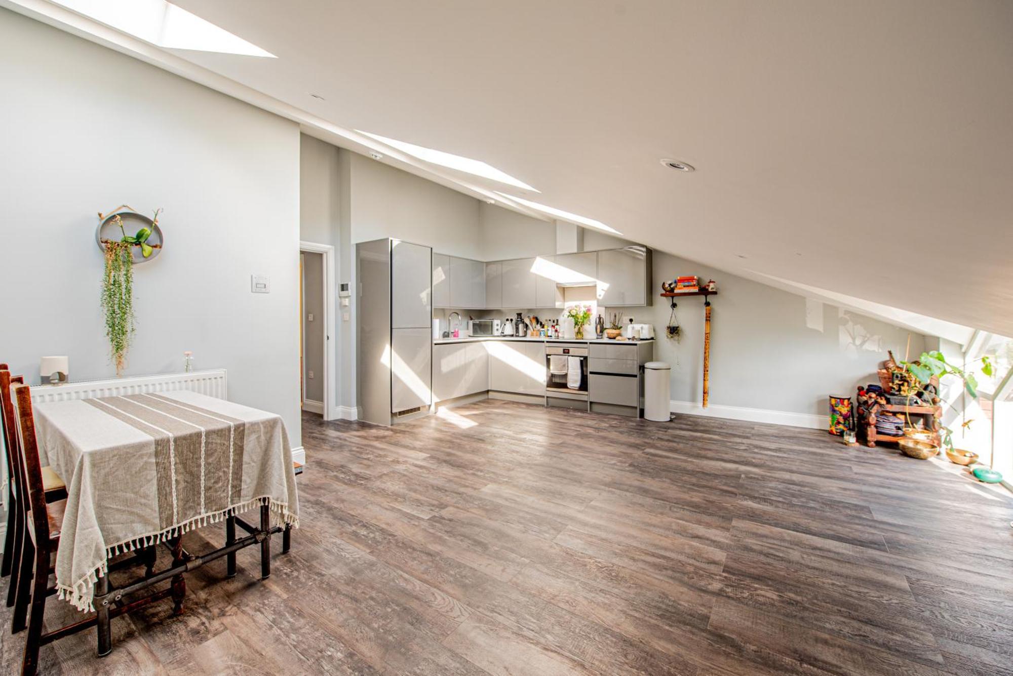 Peaceful 2-bed Flat In London