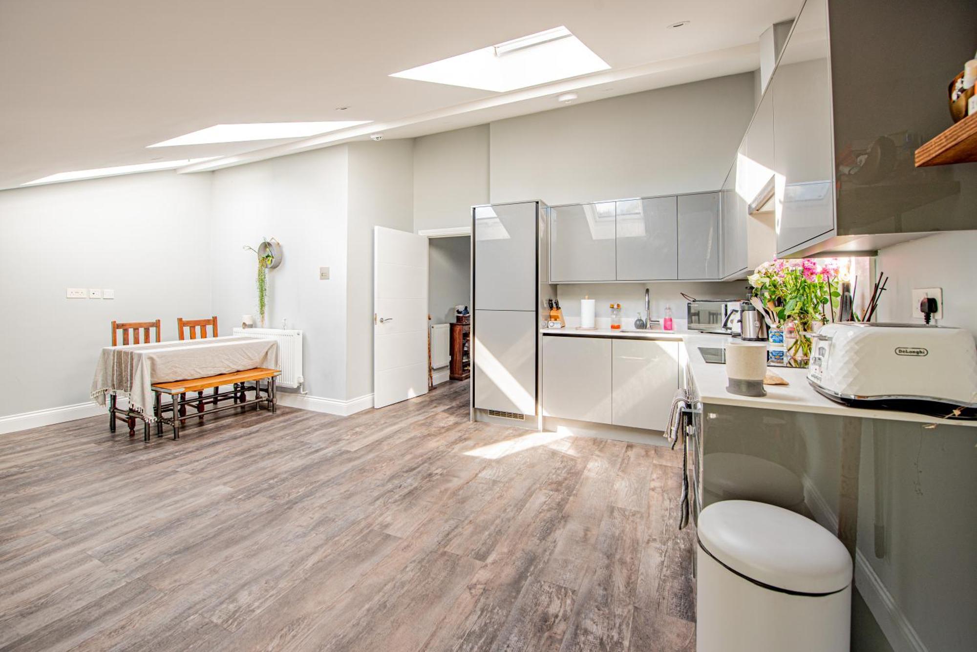 Peaceful 2-bed Flat In Apartment