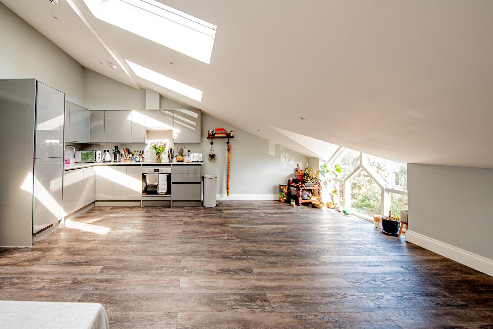 Peaceful 2-bed Flat In Apartment