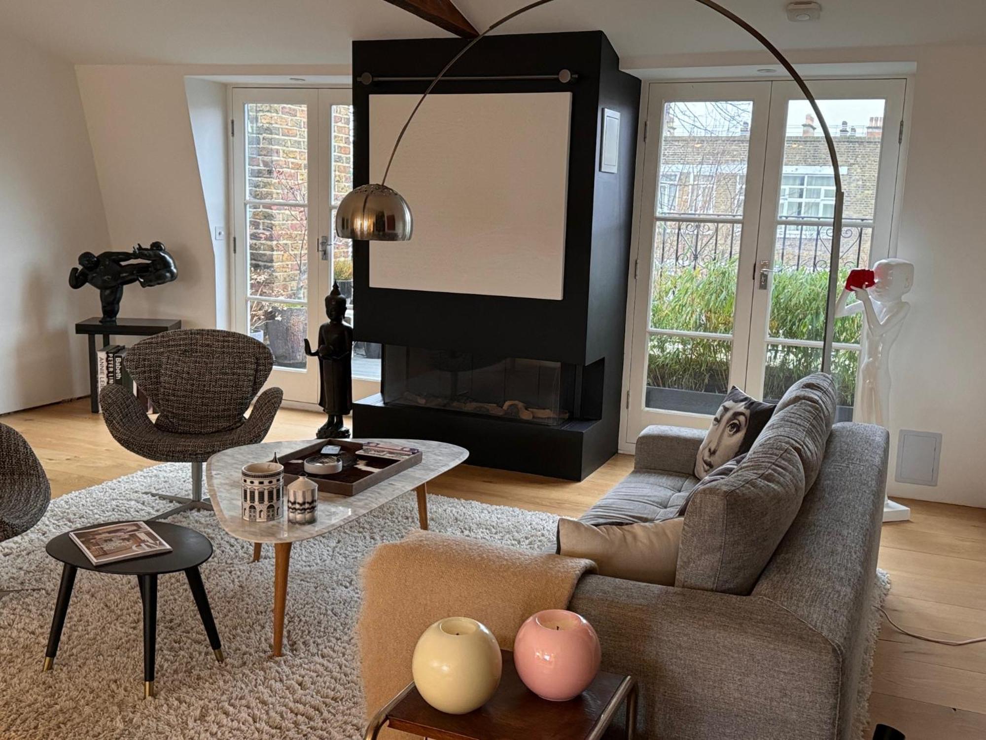 Chelsea, Three-bedroom Contemporary Living Duplex * London