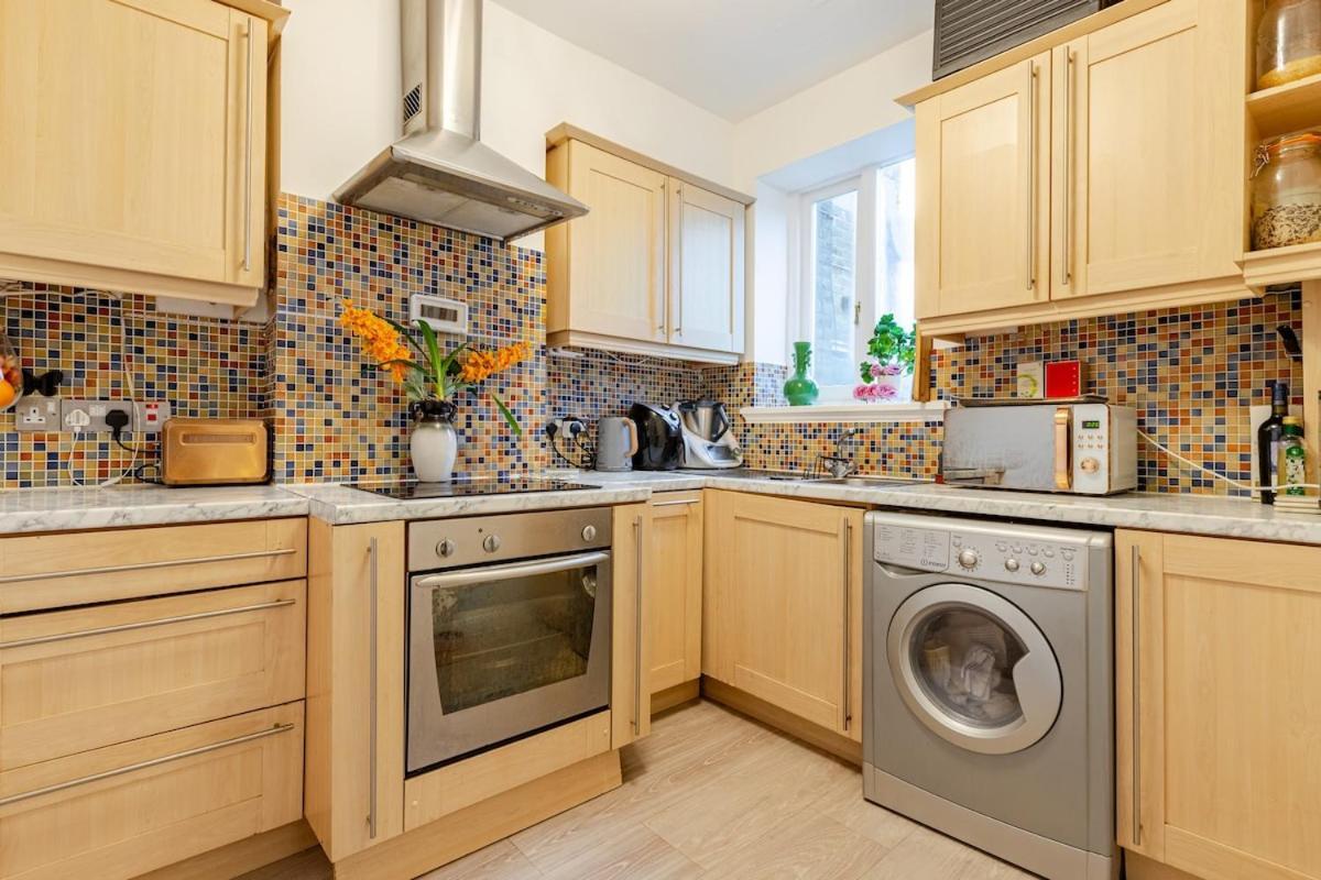 The Whole Flat With Terrace 1 Min To Earls Court Station For 3 Guests Lägenhet *
