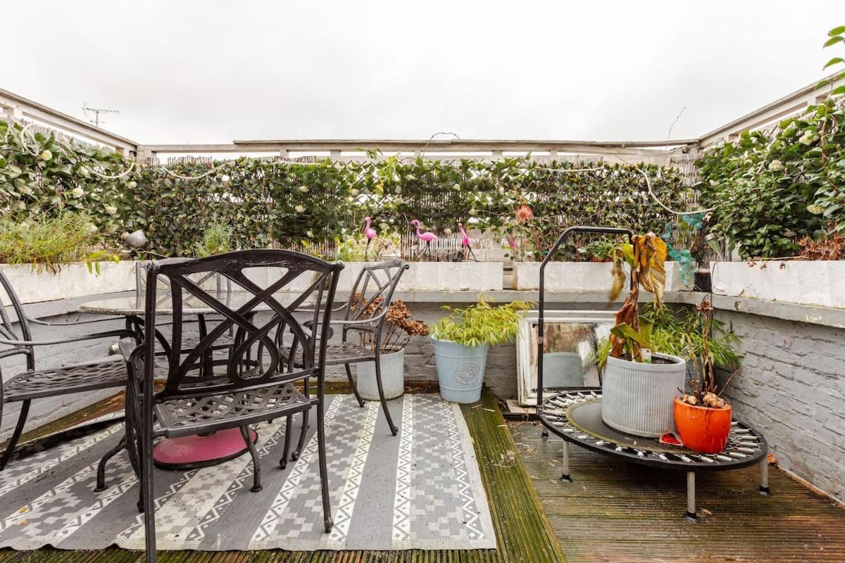 The Whole Flat With Terrace 1 Min To Earls Court Station For 3 Guests Lägenhet