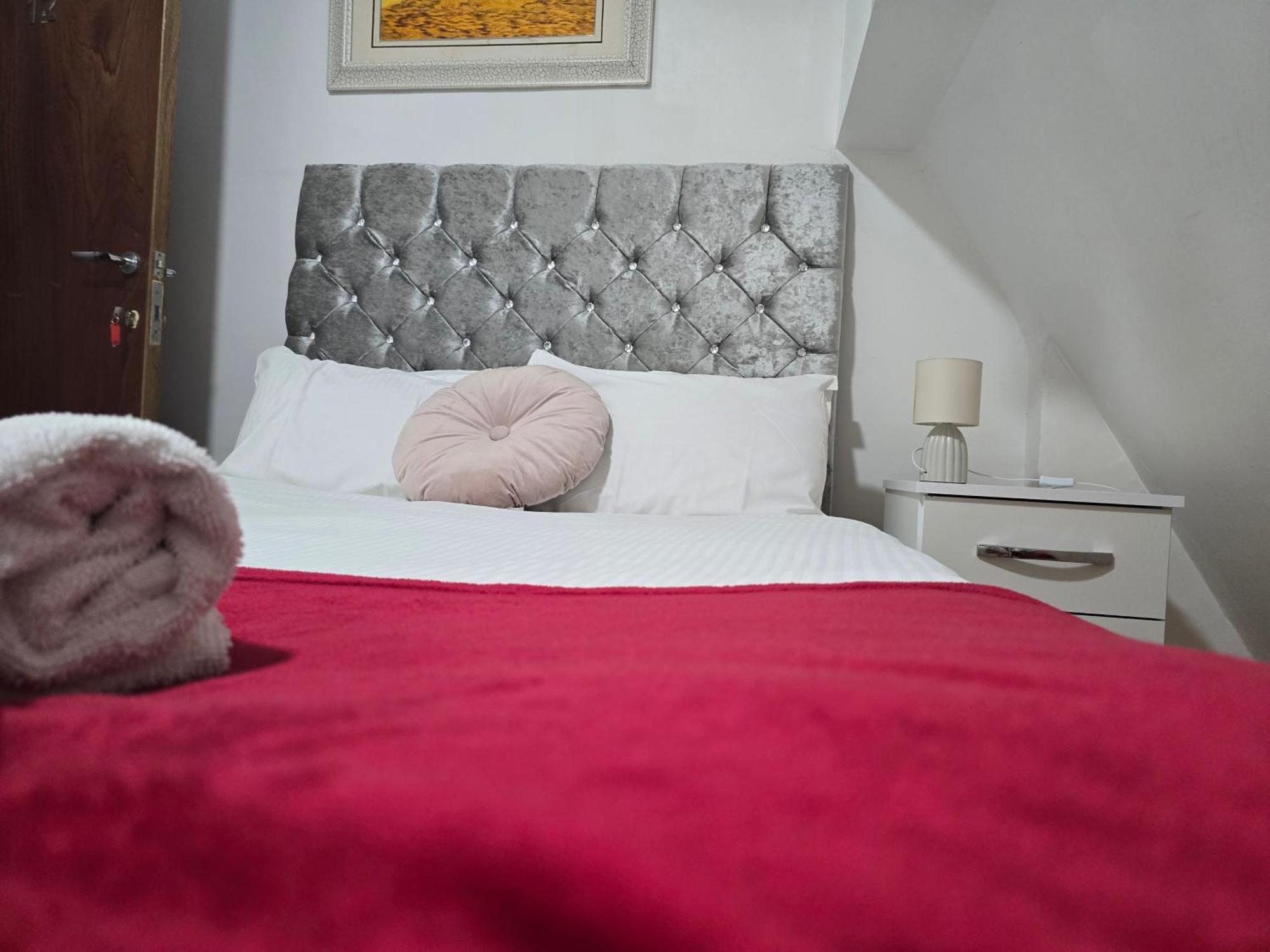 Tower Bridge Roomzzzz Bed & Breakfast Londra