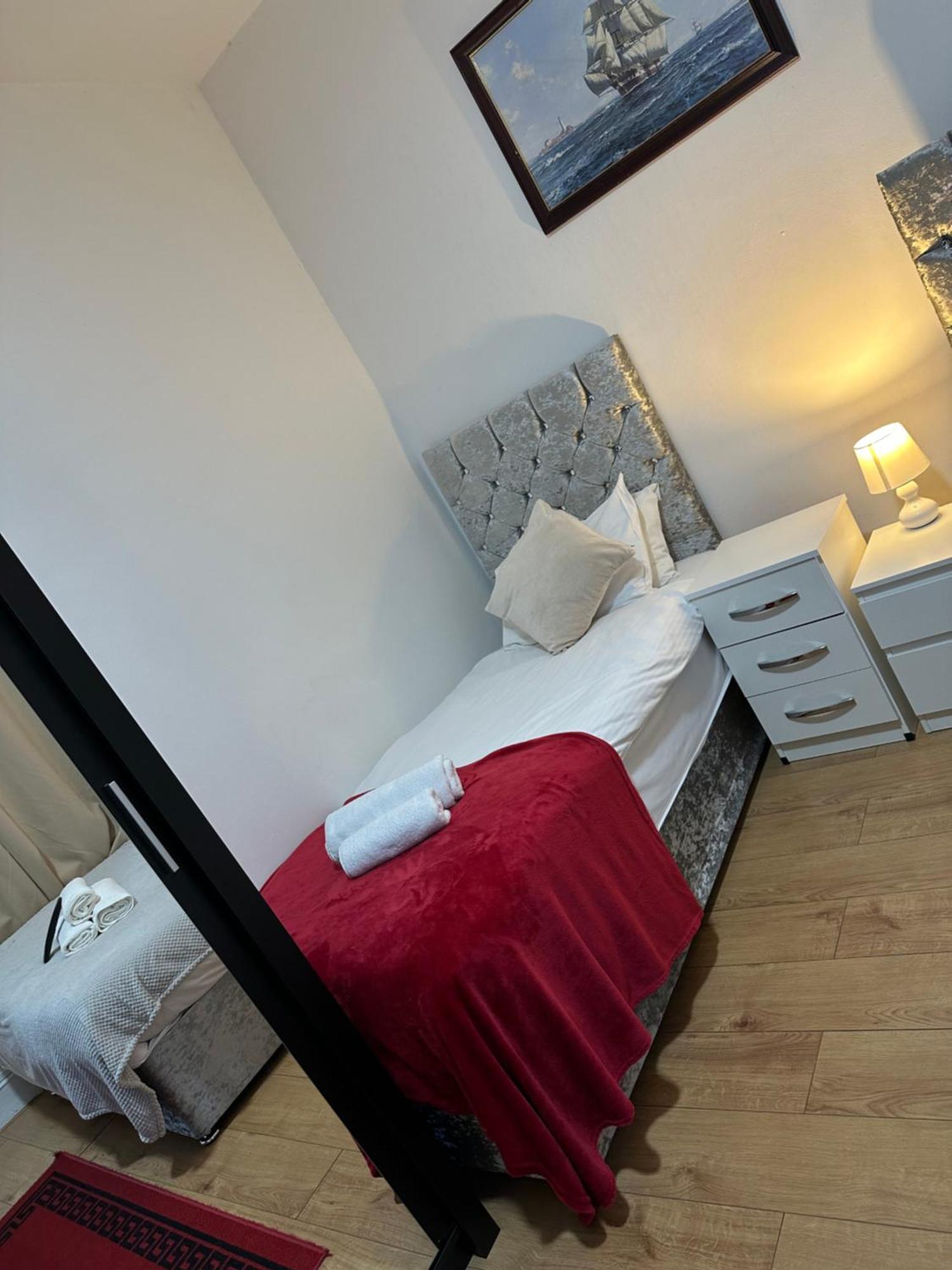 Bed & Breakfast Tower Bridge Roomzzzz Londra
