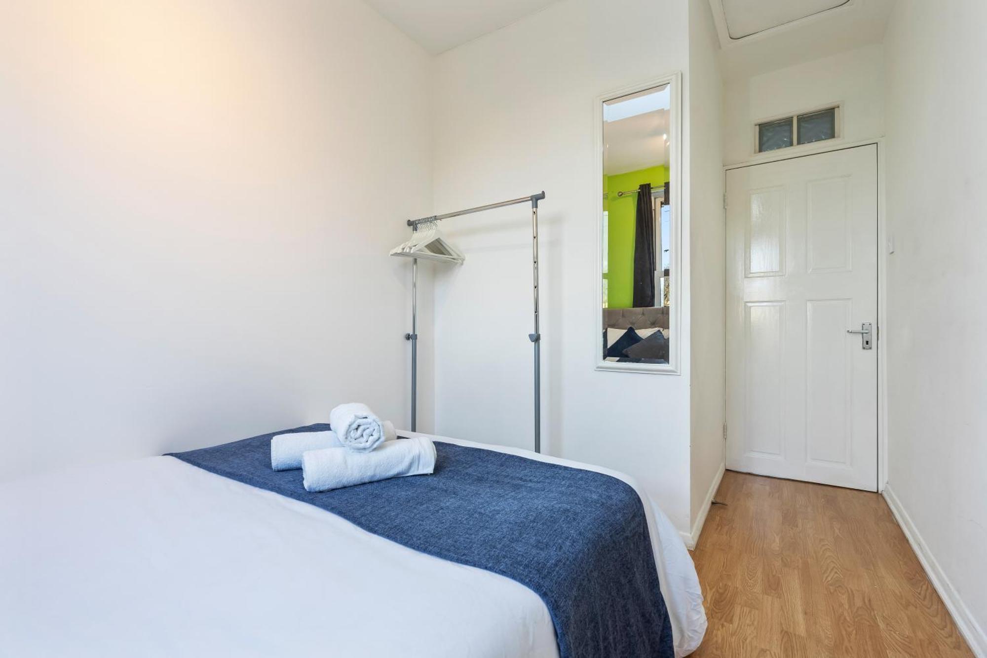 Impeccable 4-bed House In Brixton Ferienhaus London
