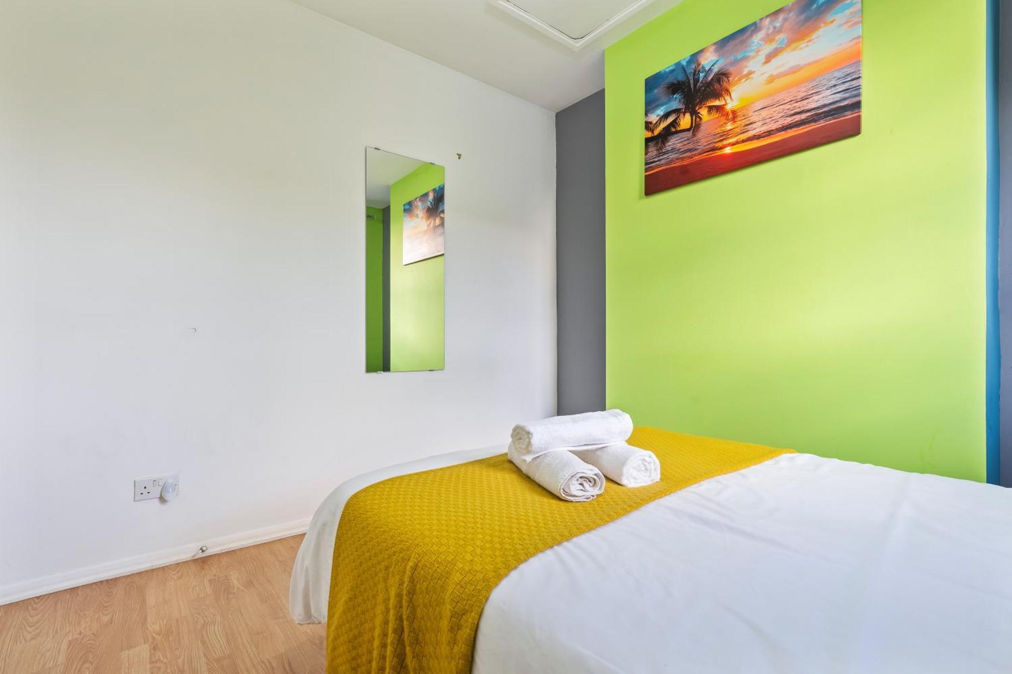 Impeccable 4-bed House In Brixton Ferienhaus London