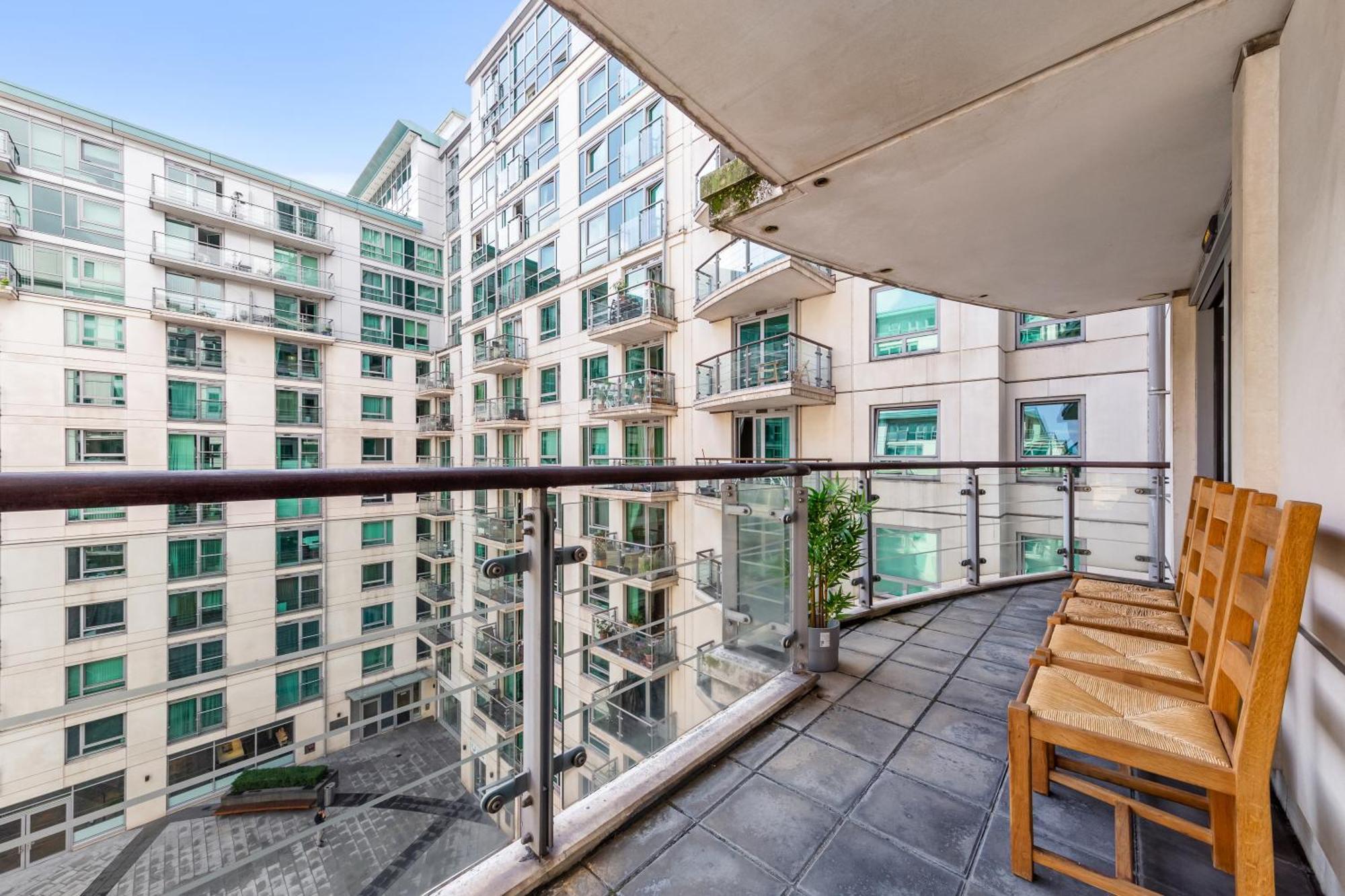 St, George Wharf Vauxhall Bridge Large 2bedrooms With River View Panoramic Balcony * London