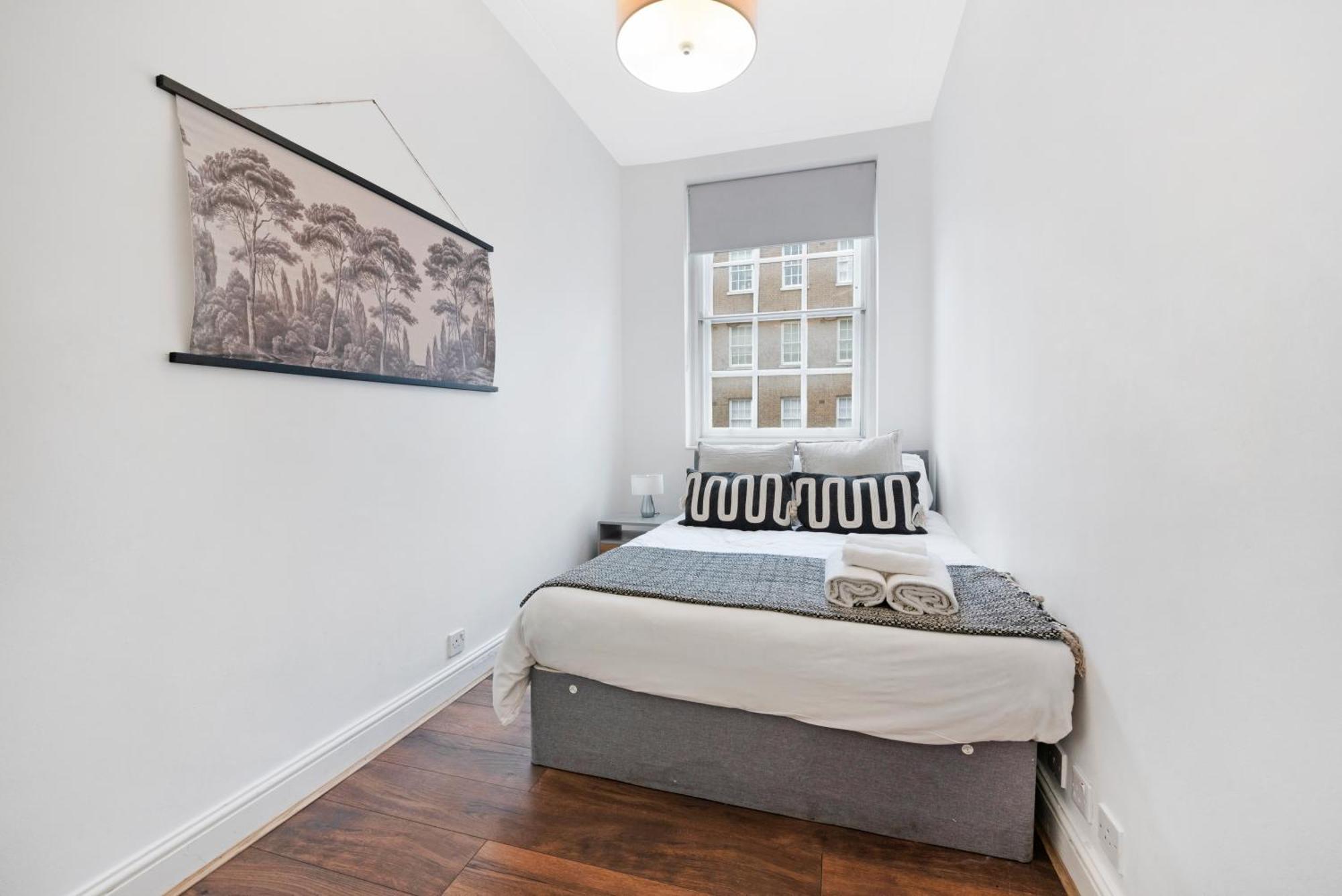 2 Bed Apartment- Mayfair 1 Londen