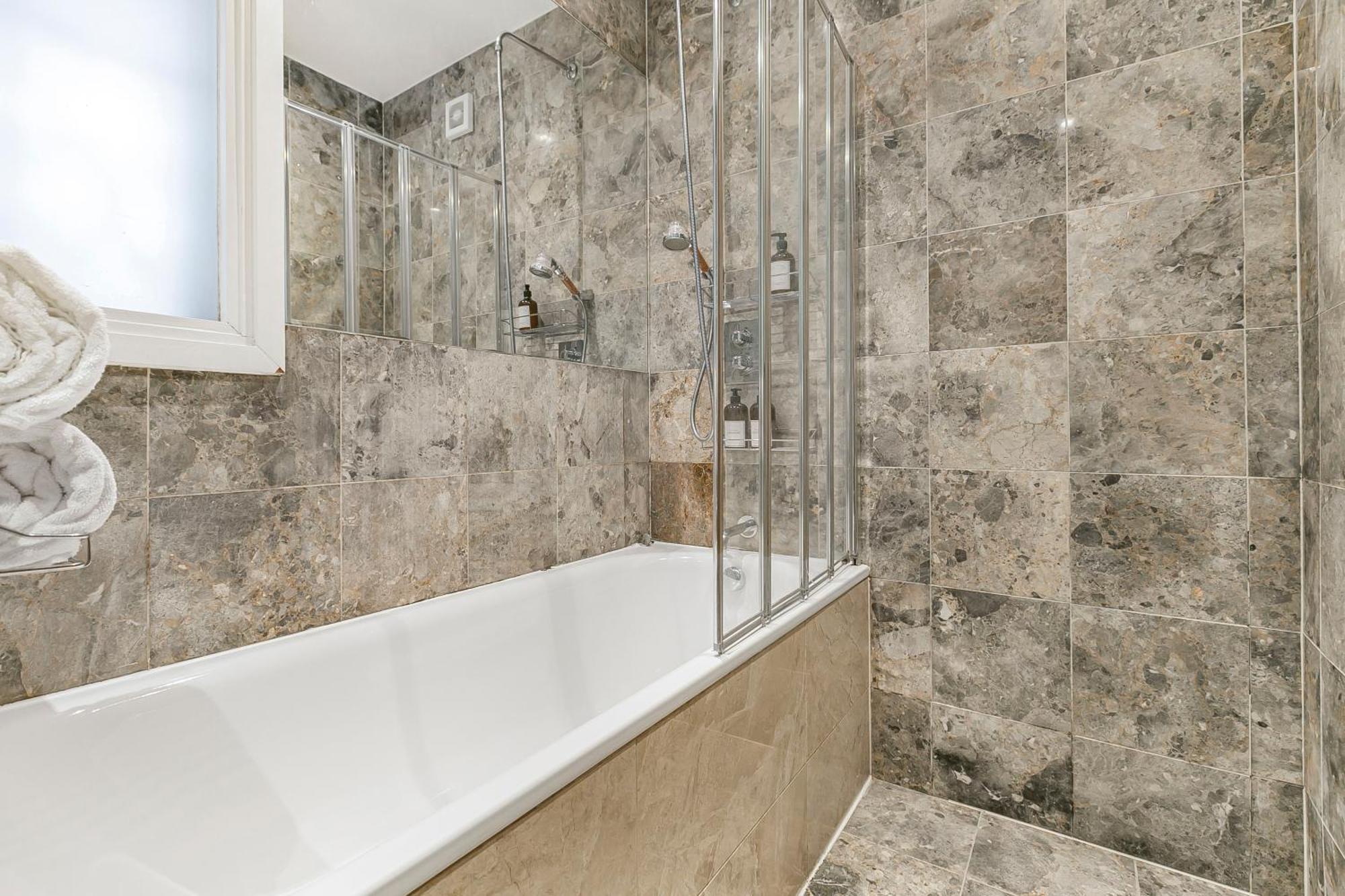 Large Stylish 2beds 2baths With Private Patio Appartement Londres