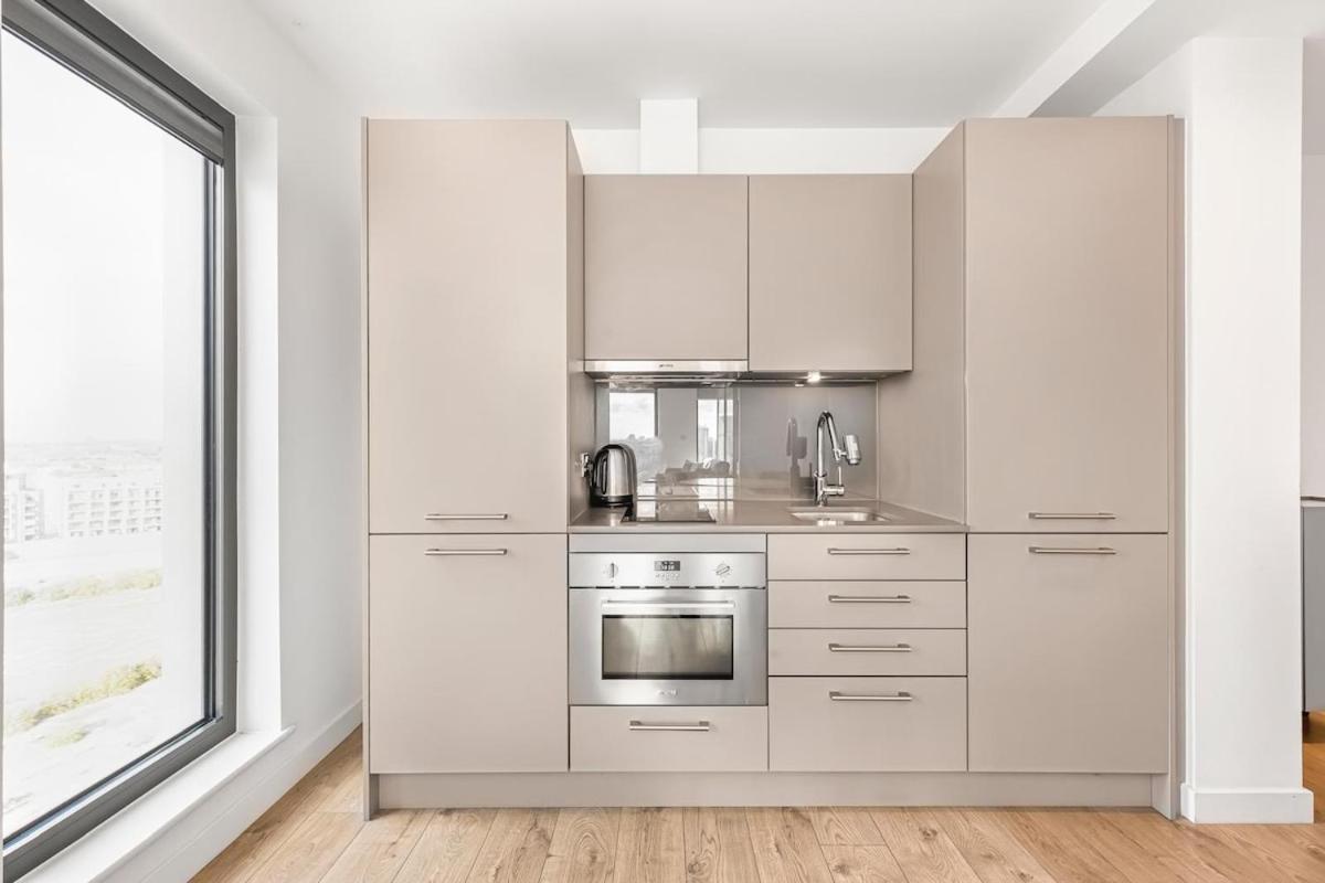 Station 1 Minute, Gym , Smart Tv , 1 Min To Westfield Centre Appartamento Londra
