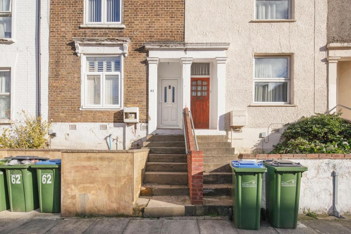 Spacious 3 Bedroom With Ps5 And Pool Table Near O2 Arena Canary Wharf And Elizabeth Line To Appartamento Londra