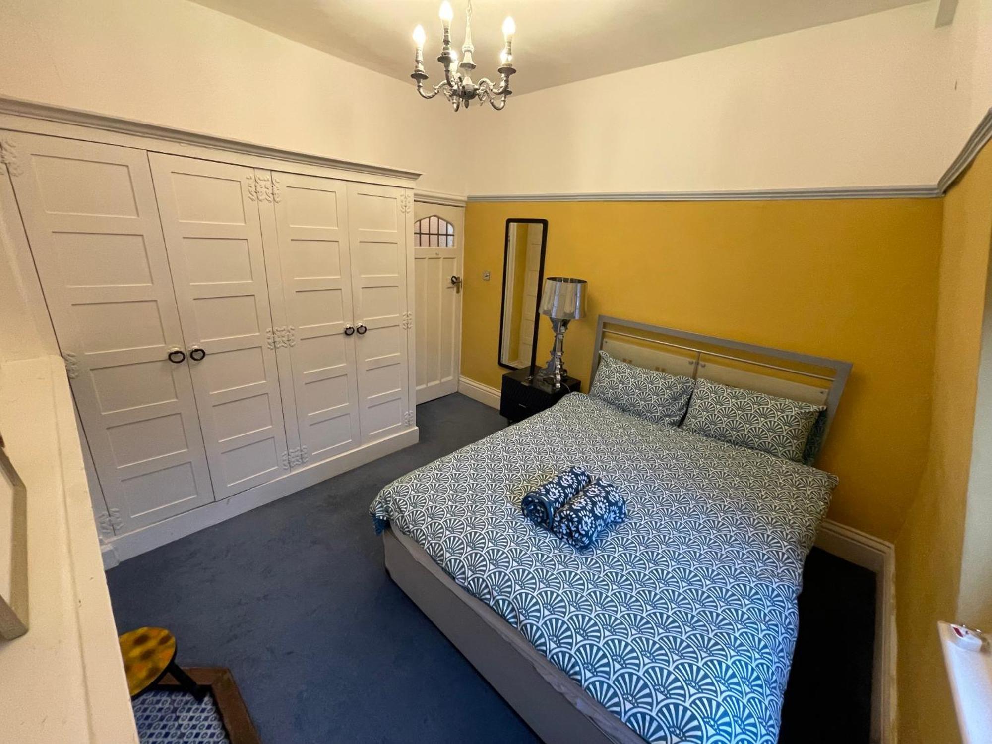 Stylish And Comfortable Double Bedroom In Mayfair Lägenhet London